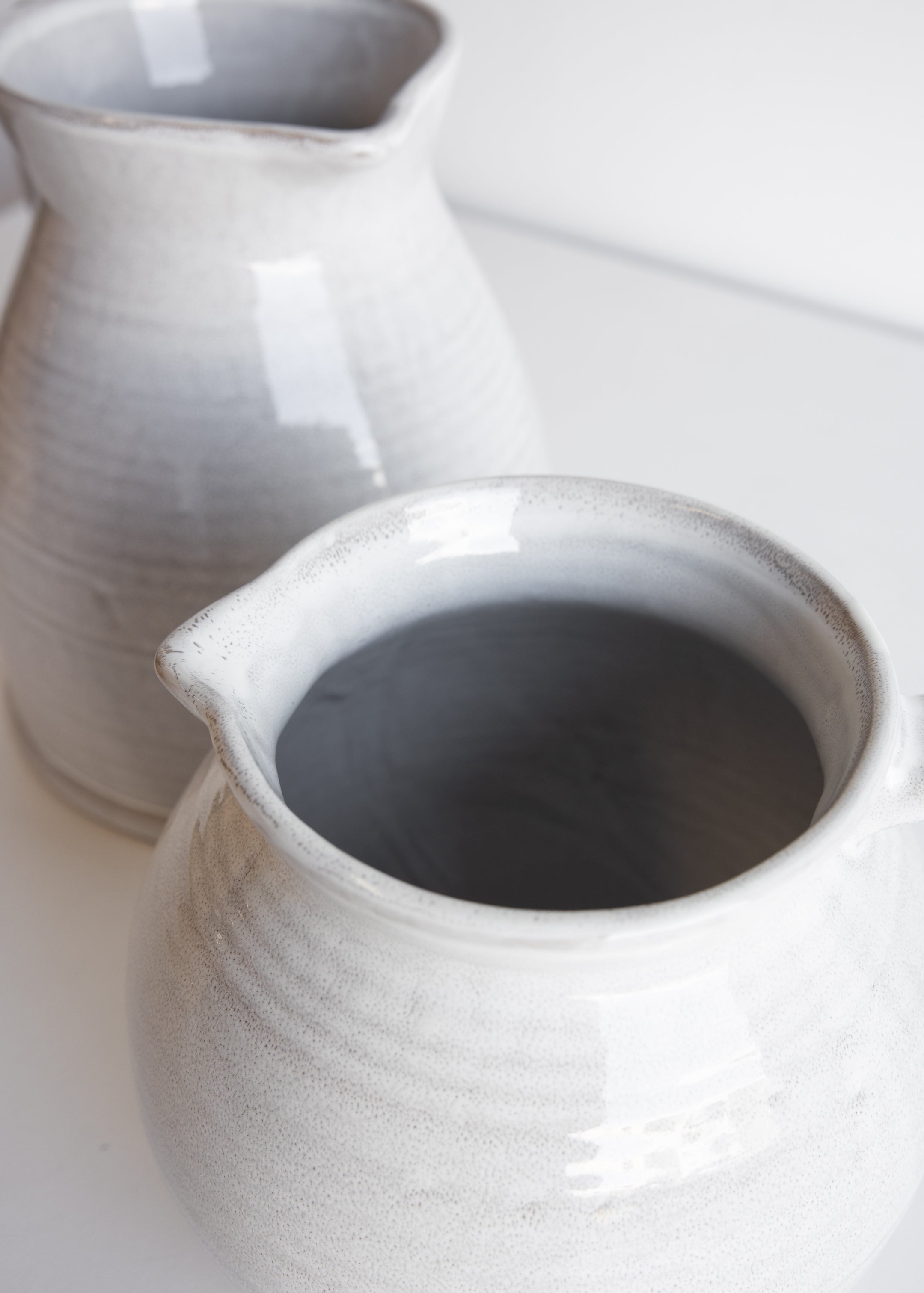 Heirloom Jug Round / Snow