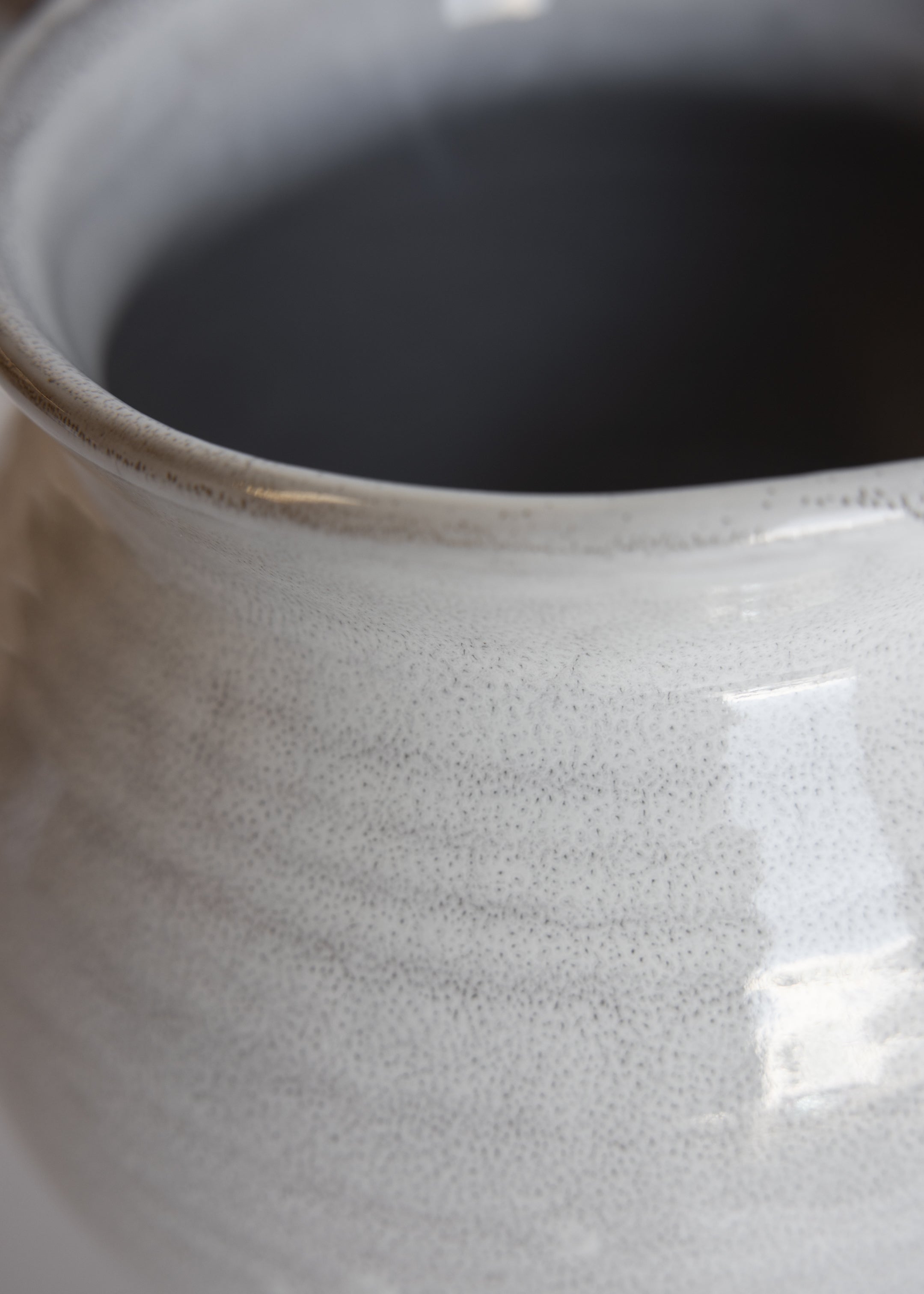 Heirloom Jug Round / Snow