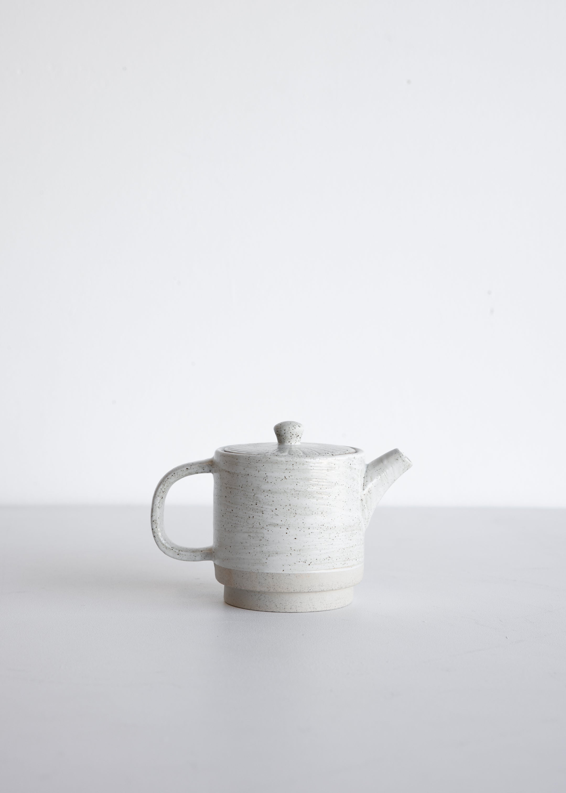 Ceylon Teapot / White