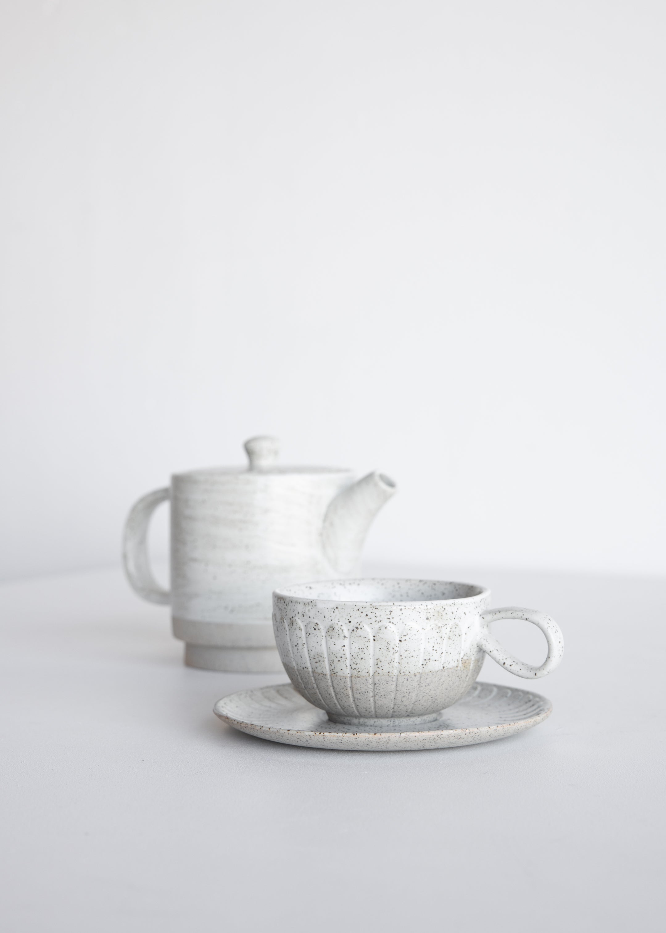 Ceylon Teapot / White