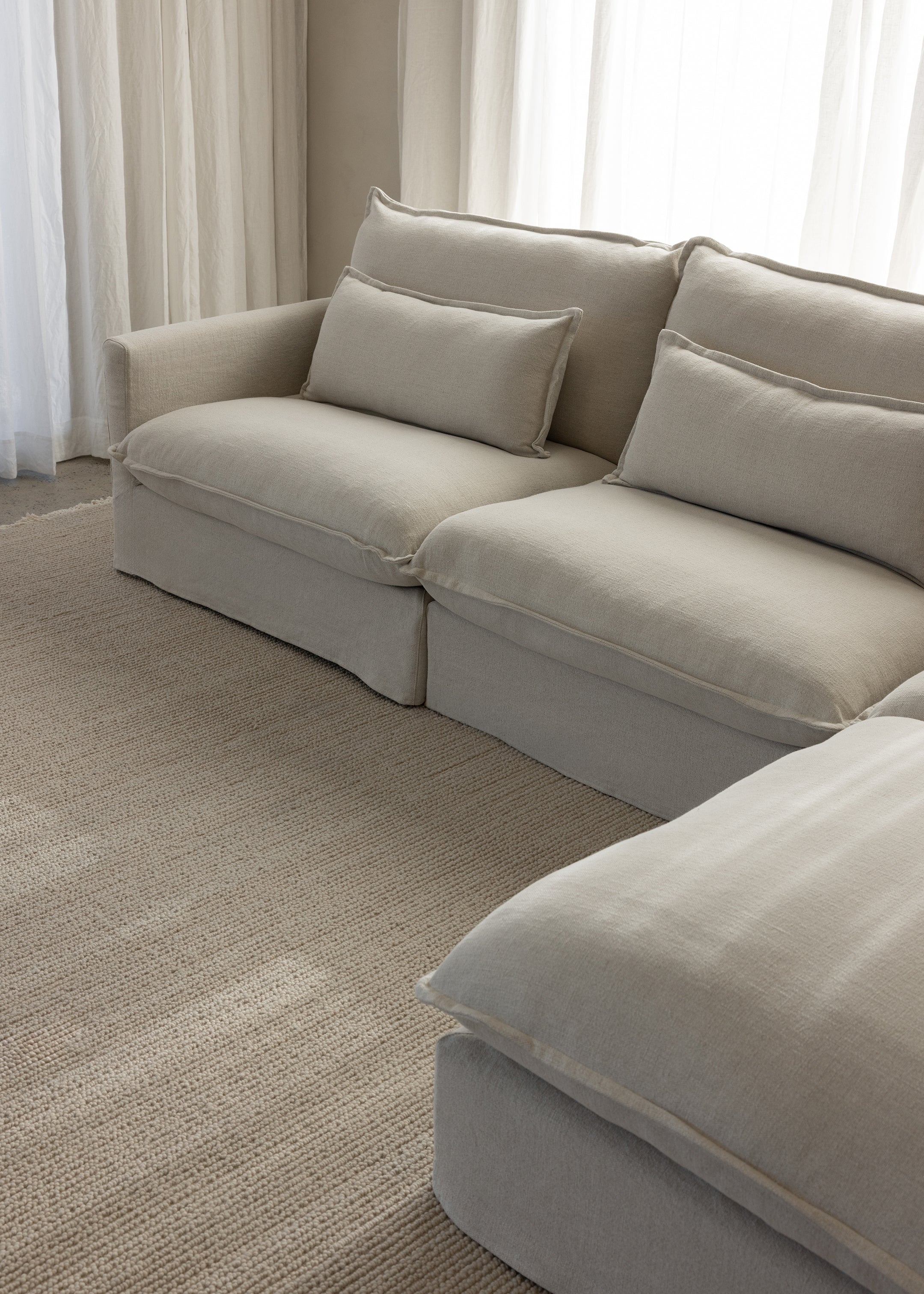 Benny Sectional Sofa / 4-Piece Ottoman