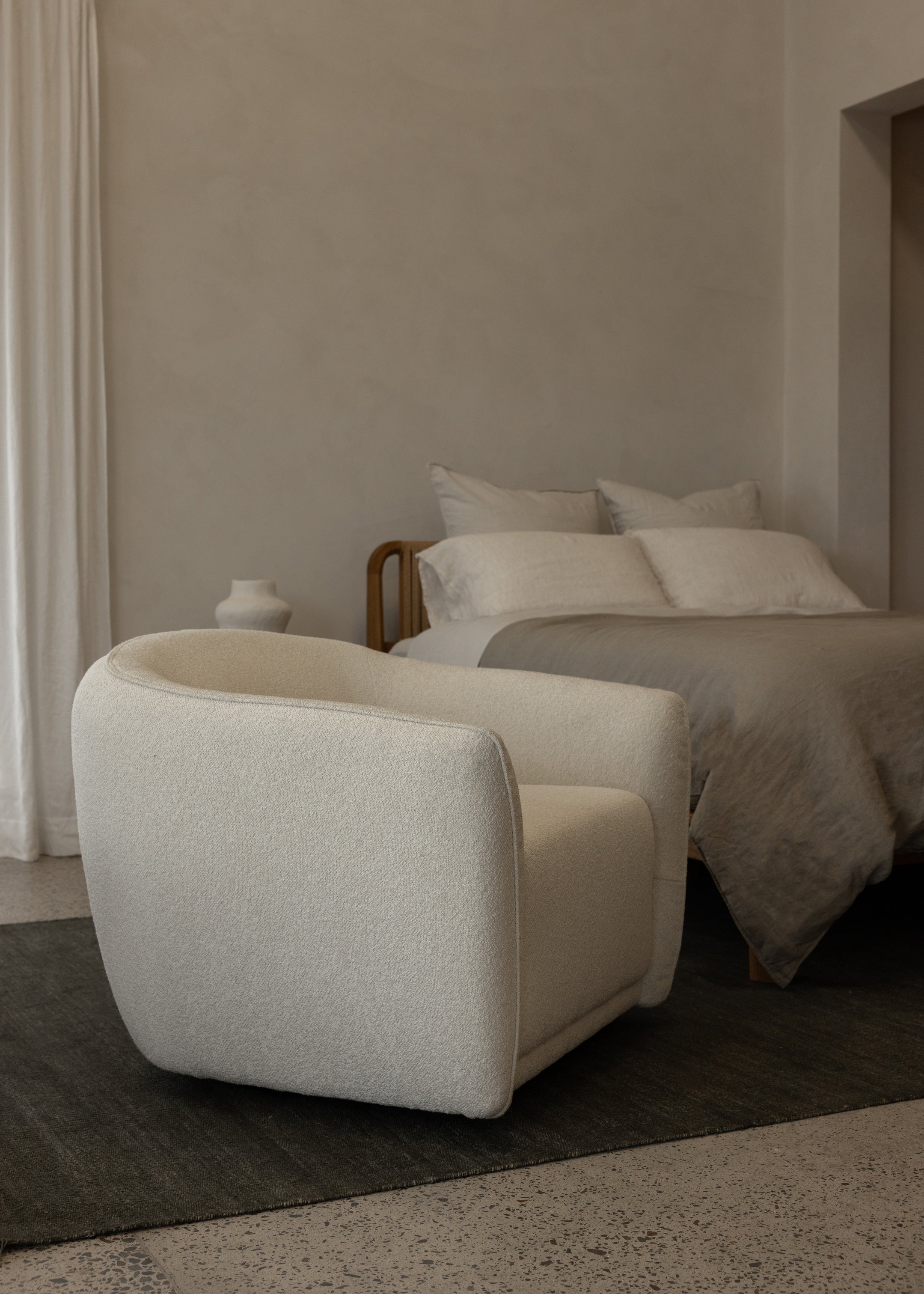 Blake Swivel Armchair / Ivory