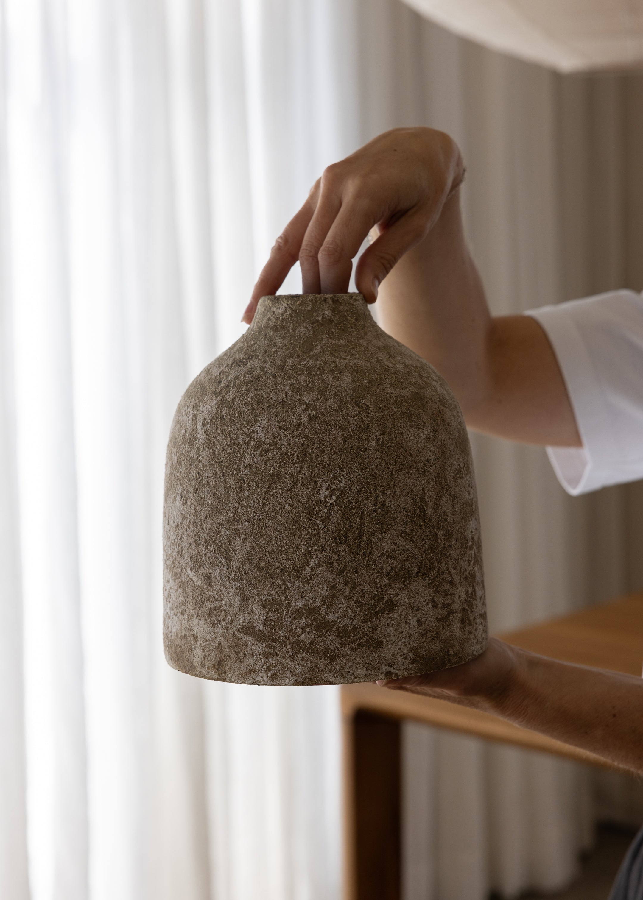 Earthenware Slim Vessel / Aged Natural