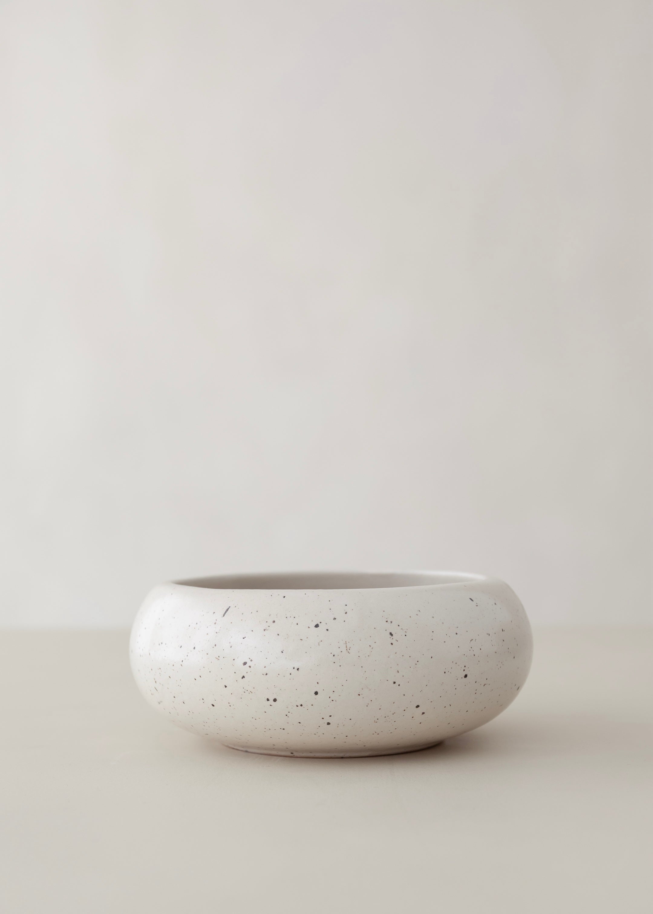 Giri Bowl / Speckled White