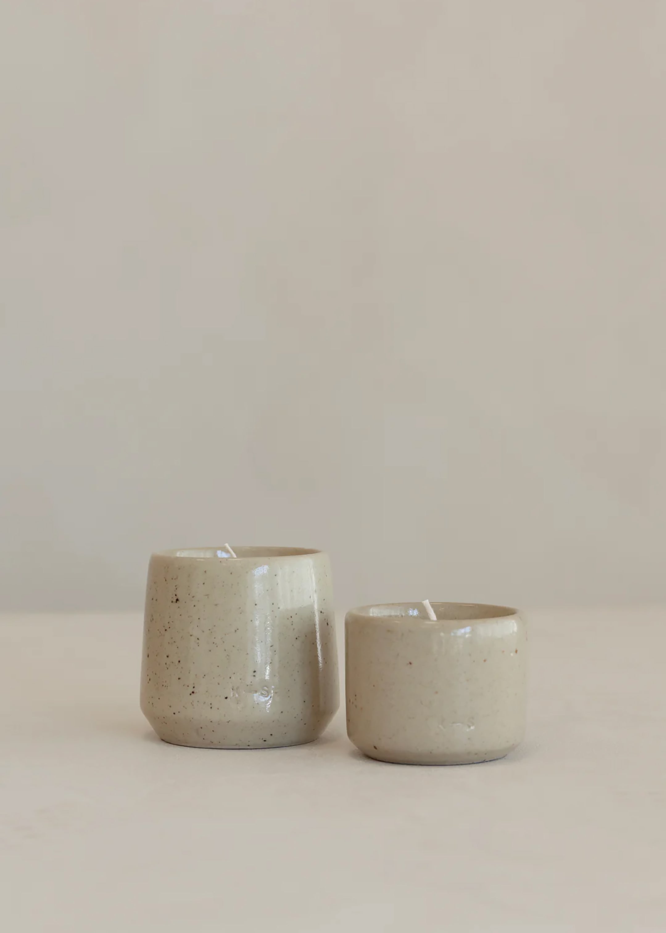 Hand-poured Natural Wax Scented Candle / Sandalwood / Speckled Cream