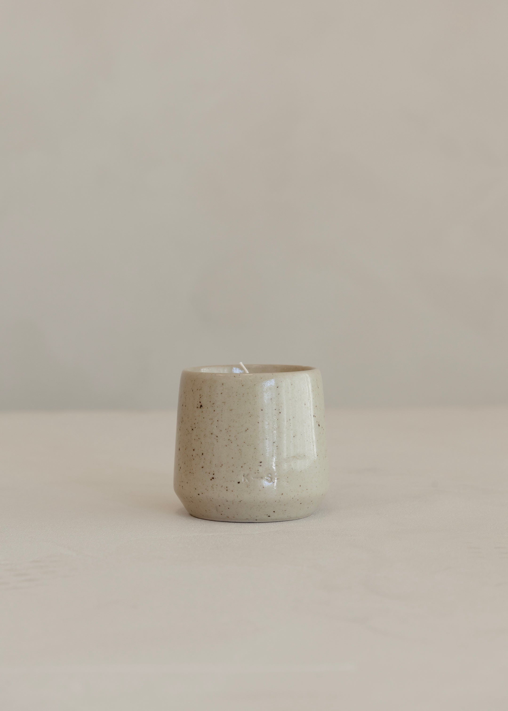 Hand-poured Natural Wax Scented Candle / Sandalwood / Speckled Cream