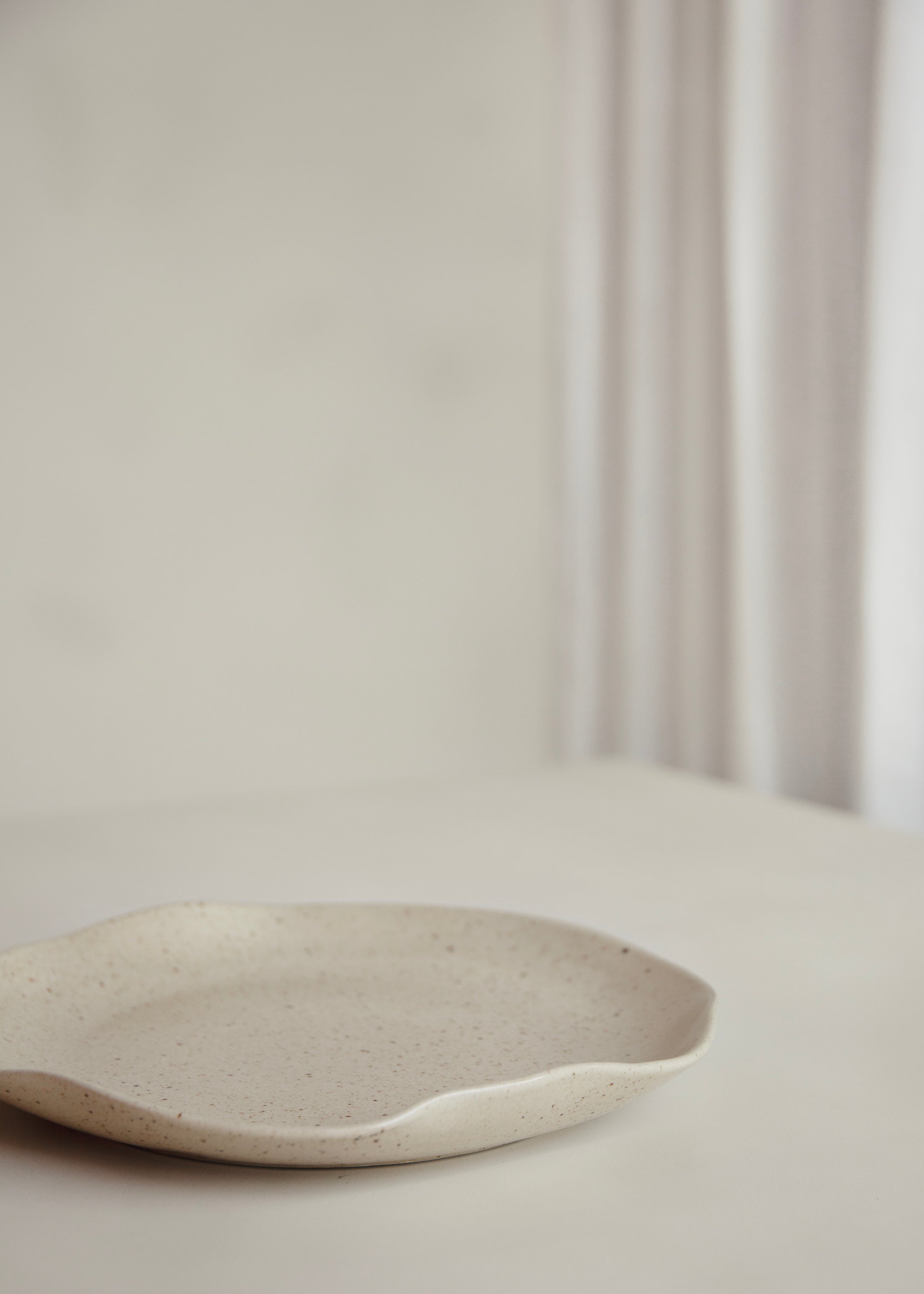 Biyung Plate 30cm / Speckled Cream