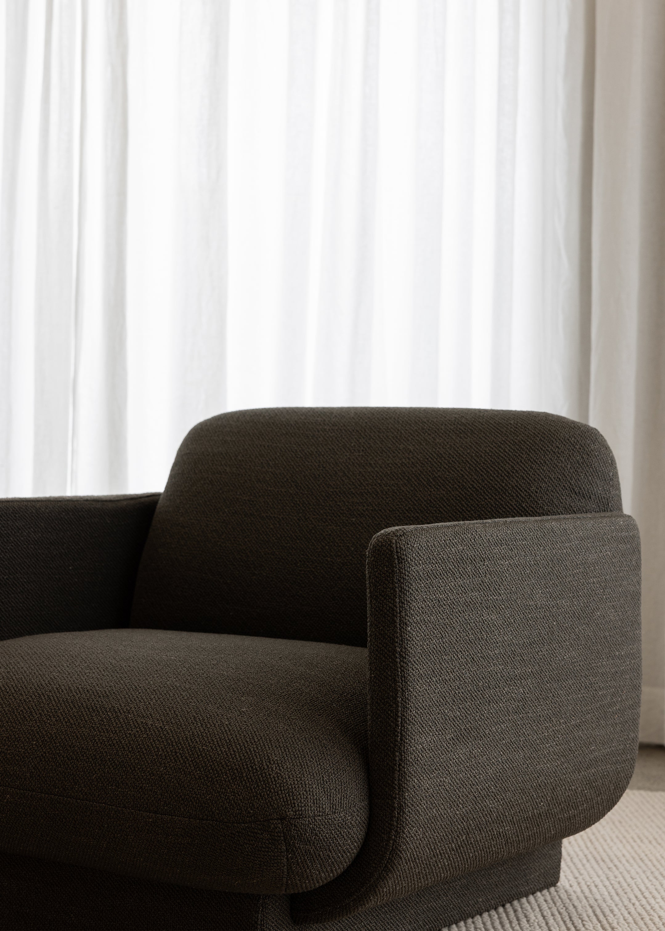 Ivy Armchair / Dark Olive