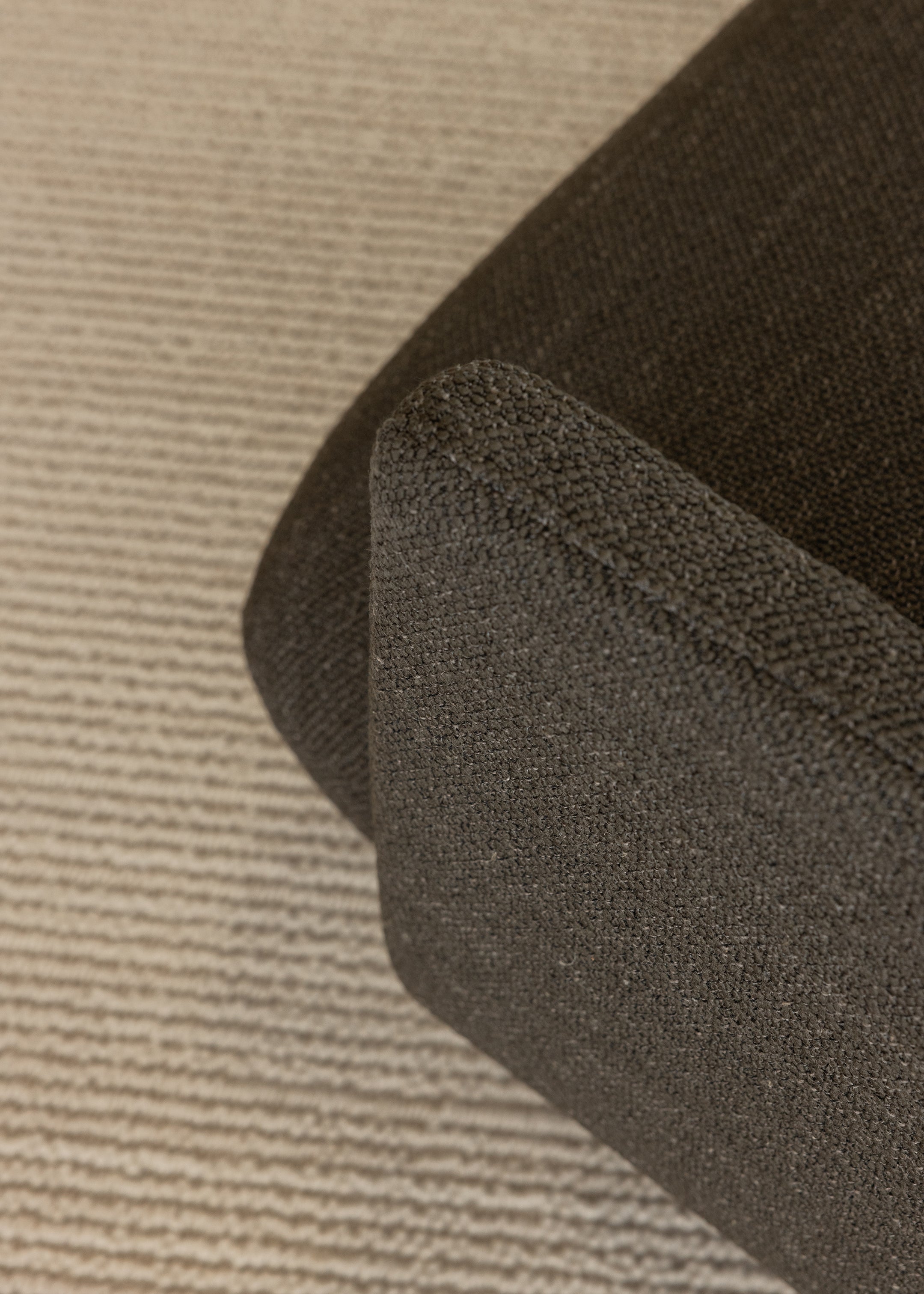 Ivy Armchair / Dark Olive