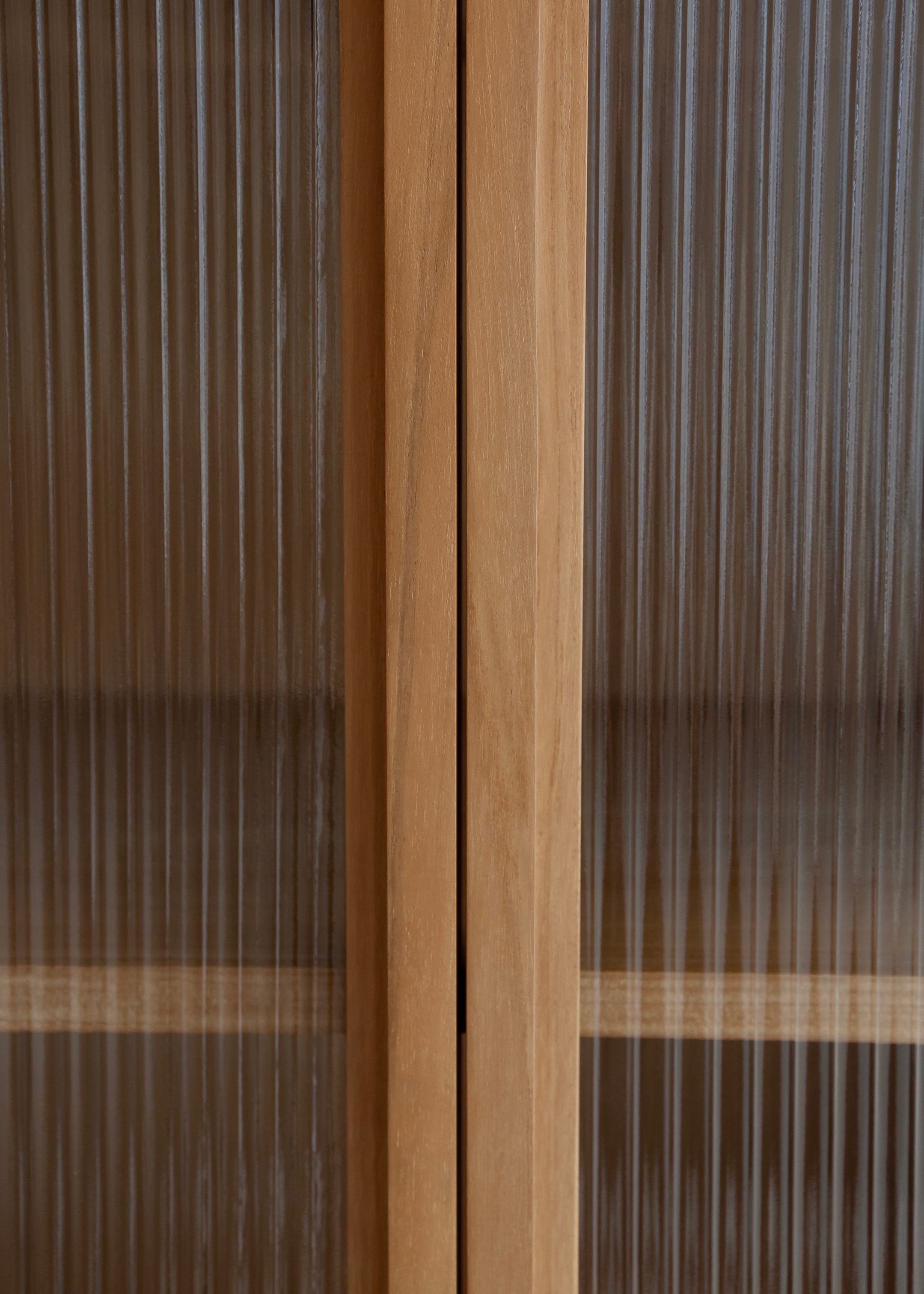 Jasper Glass Cabinet / Low
