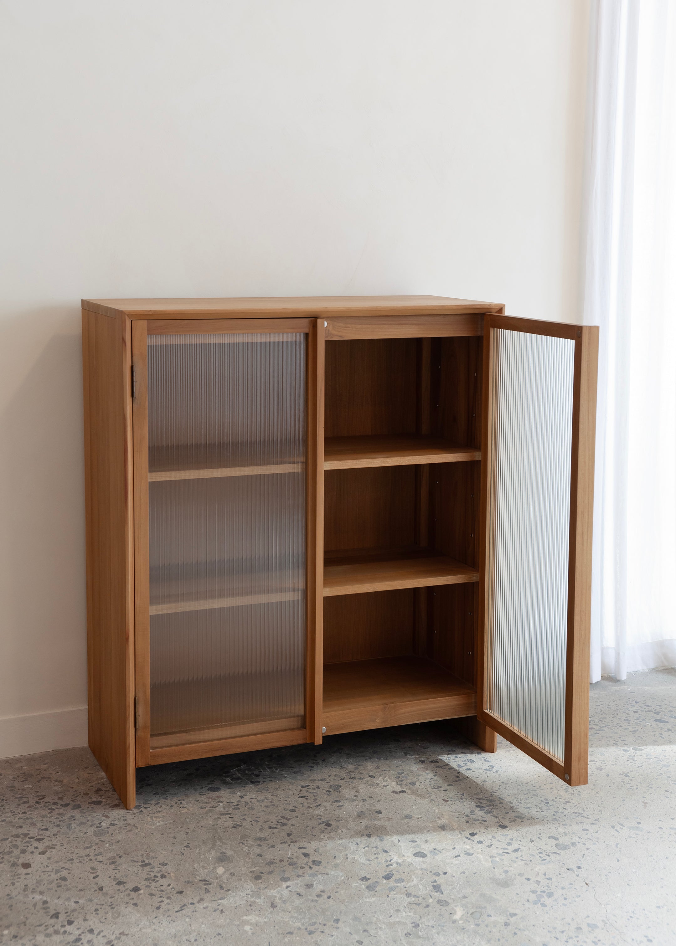 Jasper Glass Cabinet / Low
