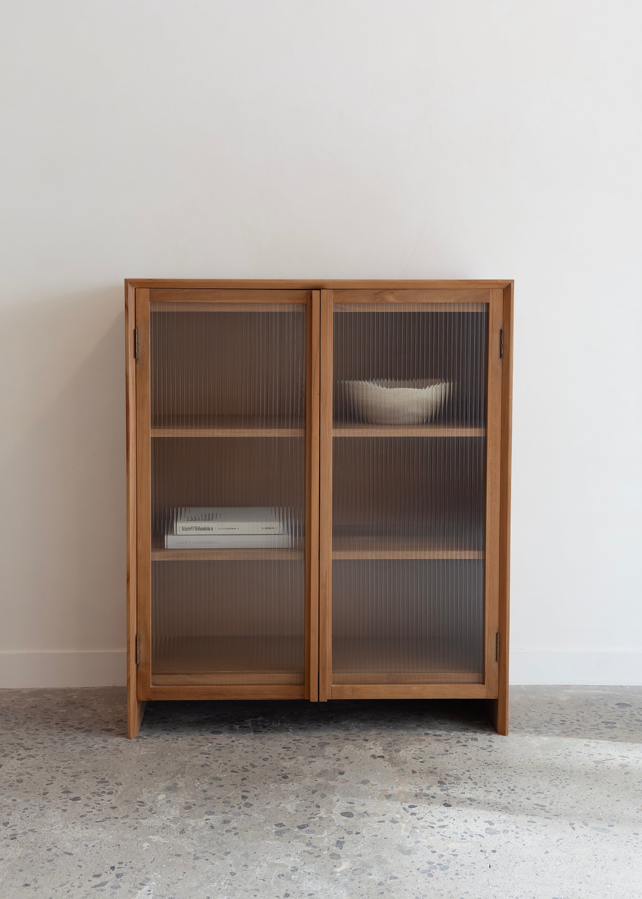 Jasper Glass Cabinet / Low