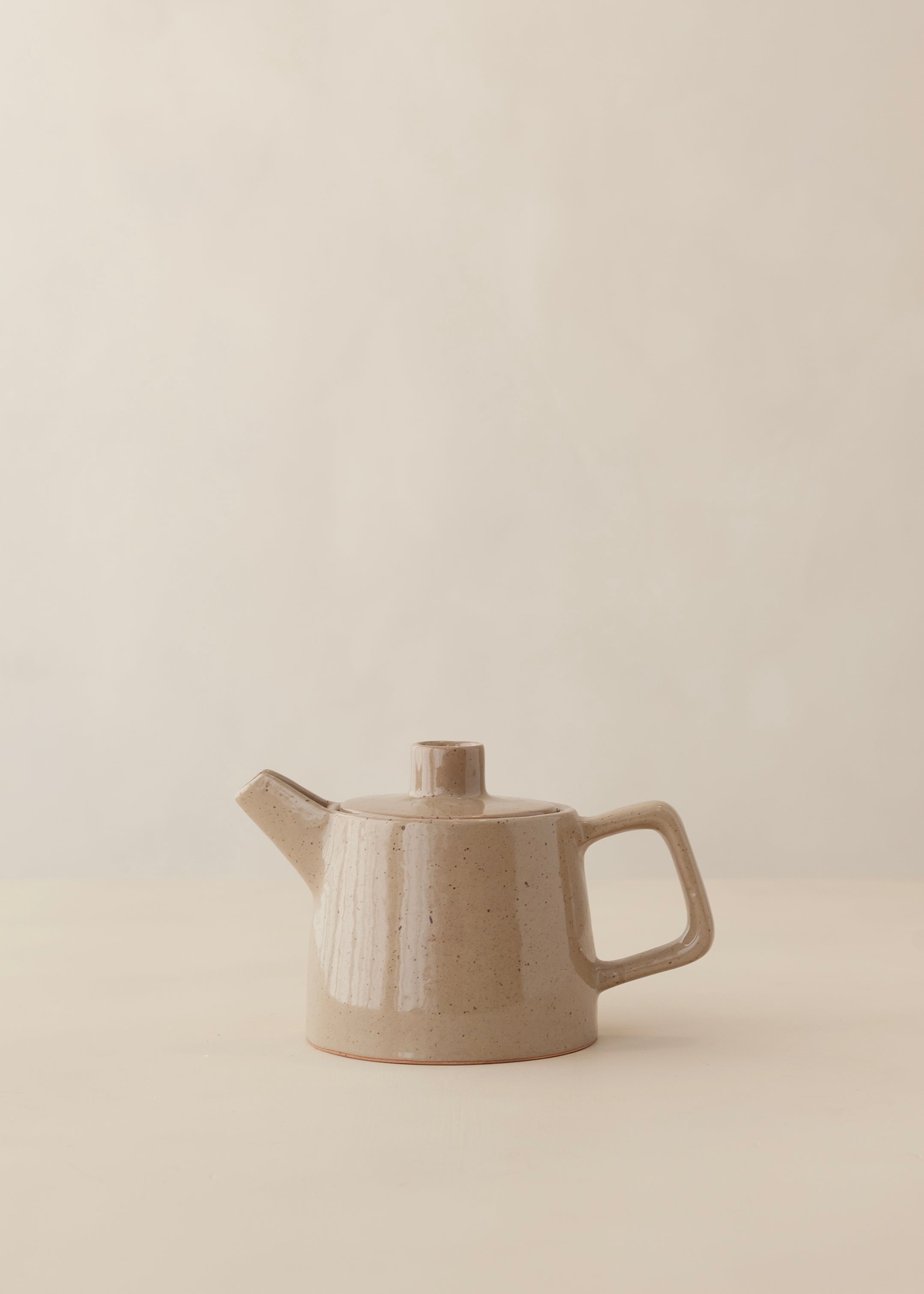 Jiwa Tea Pot / Speckled Cream