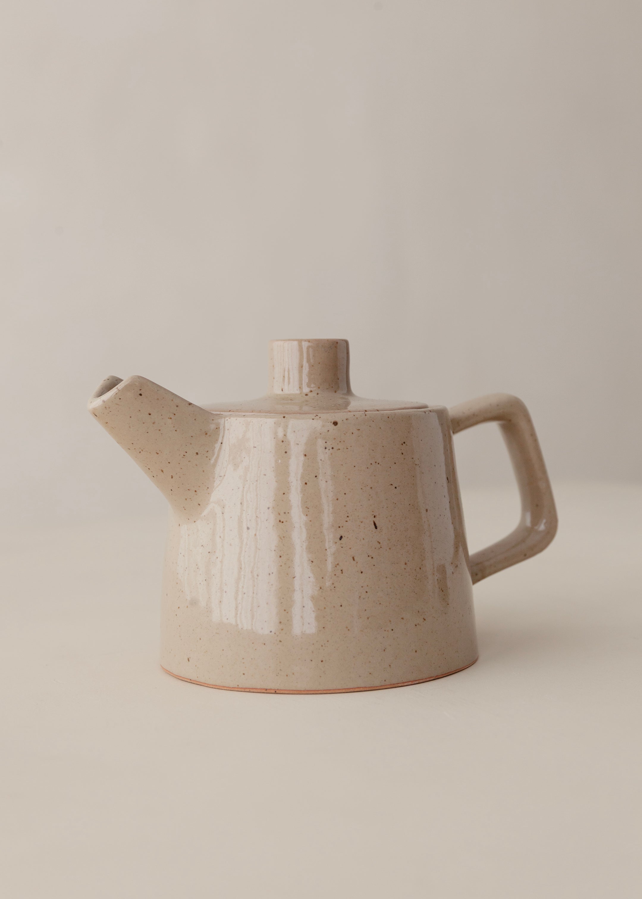 Jiwa Tea Pot / Speckled Cream