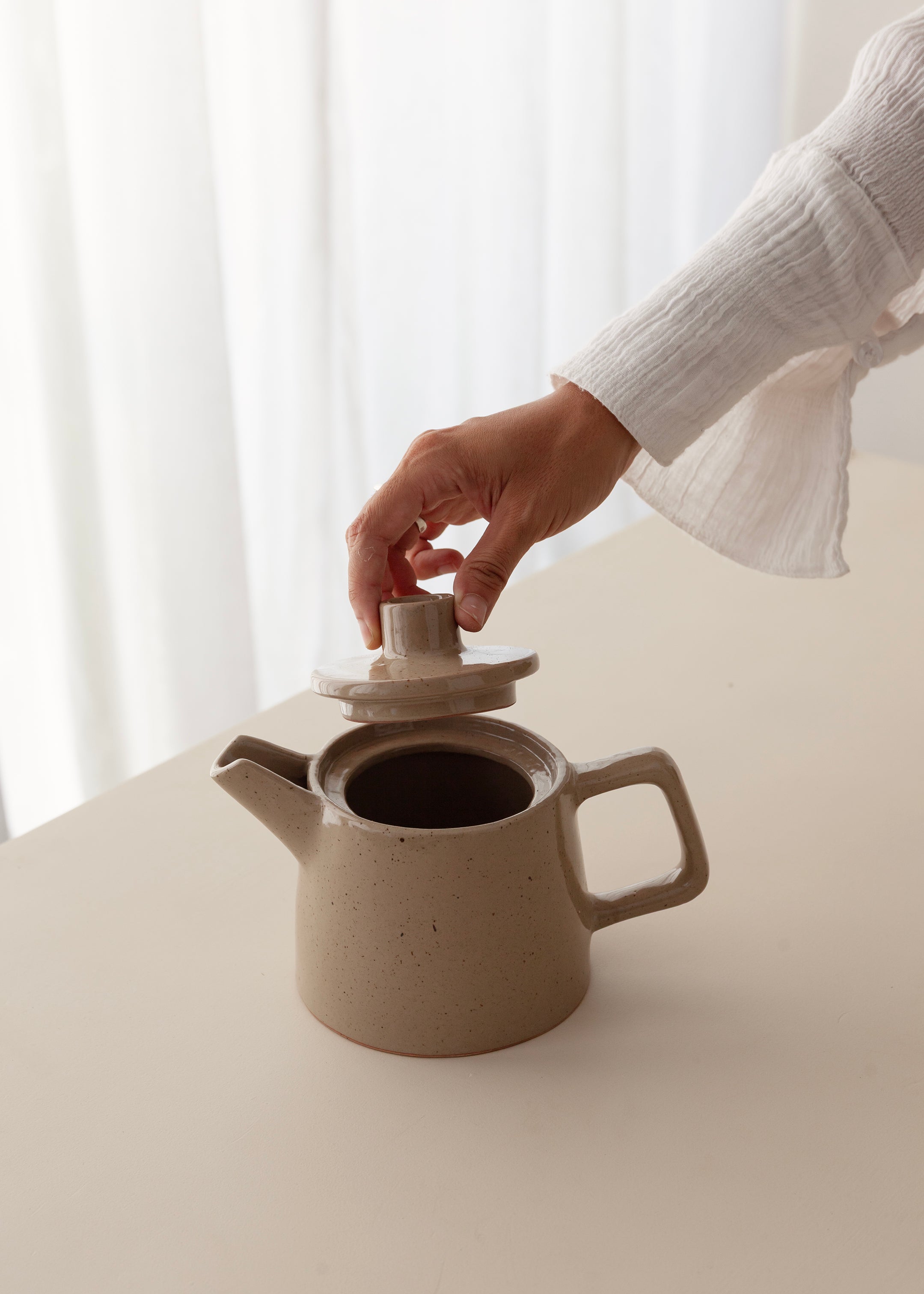 Jiwa Tea Pot / Speckled Cream
