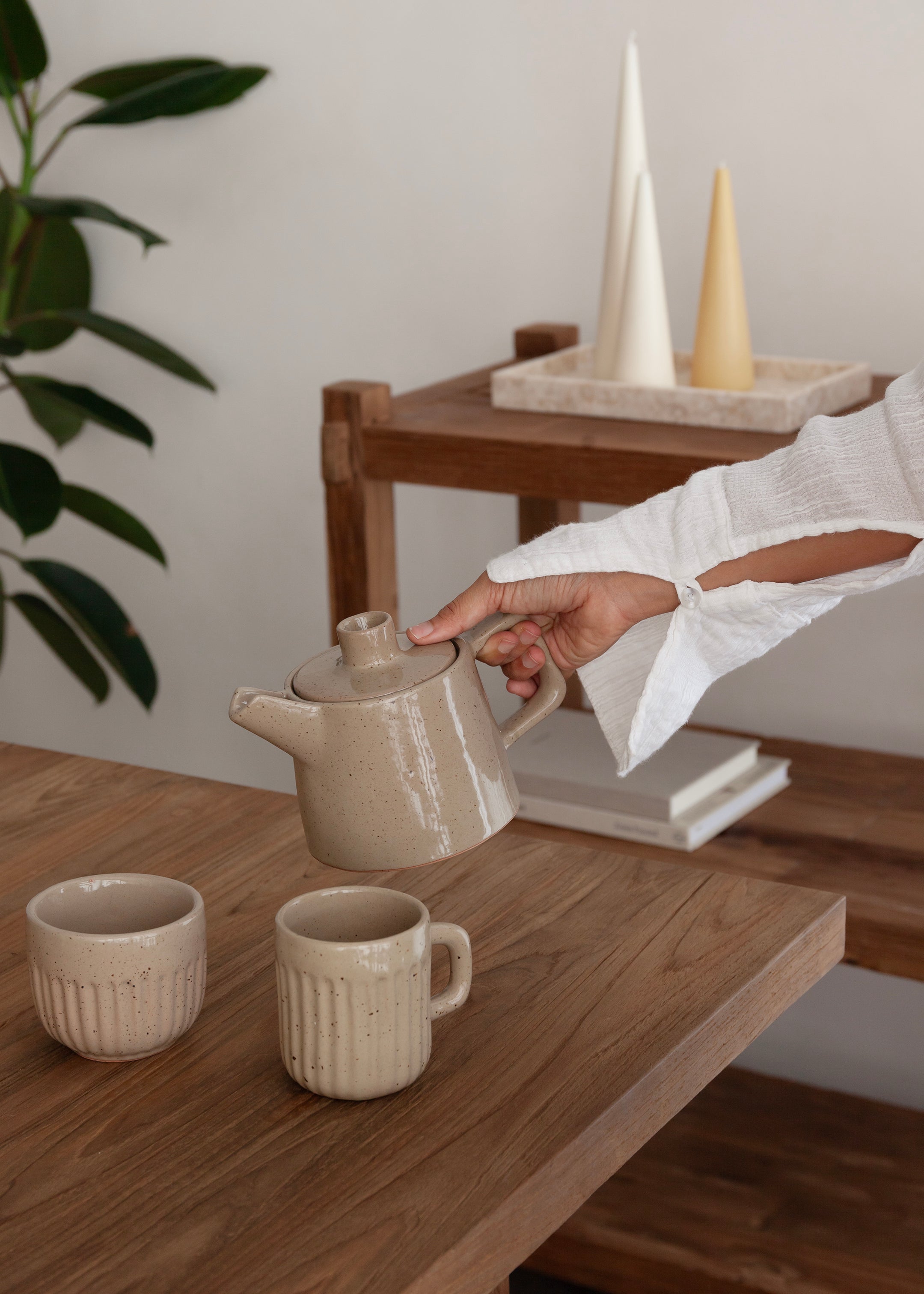 Jiwa Tea Pot / Speckled Cream
