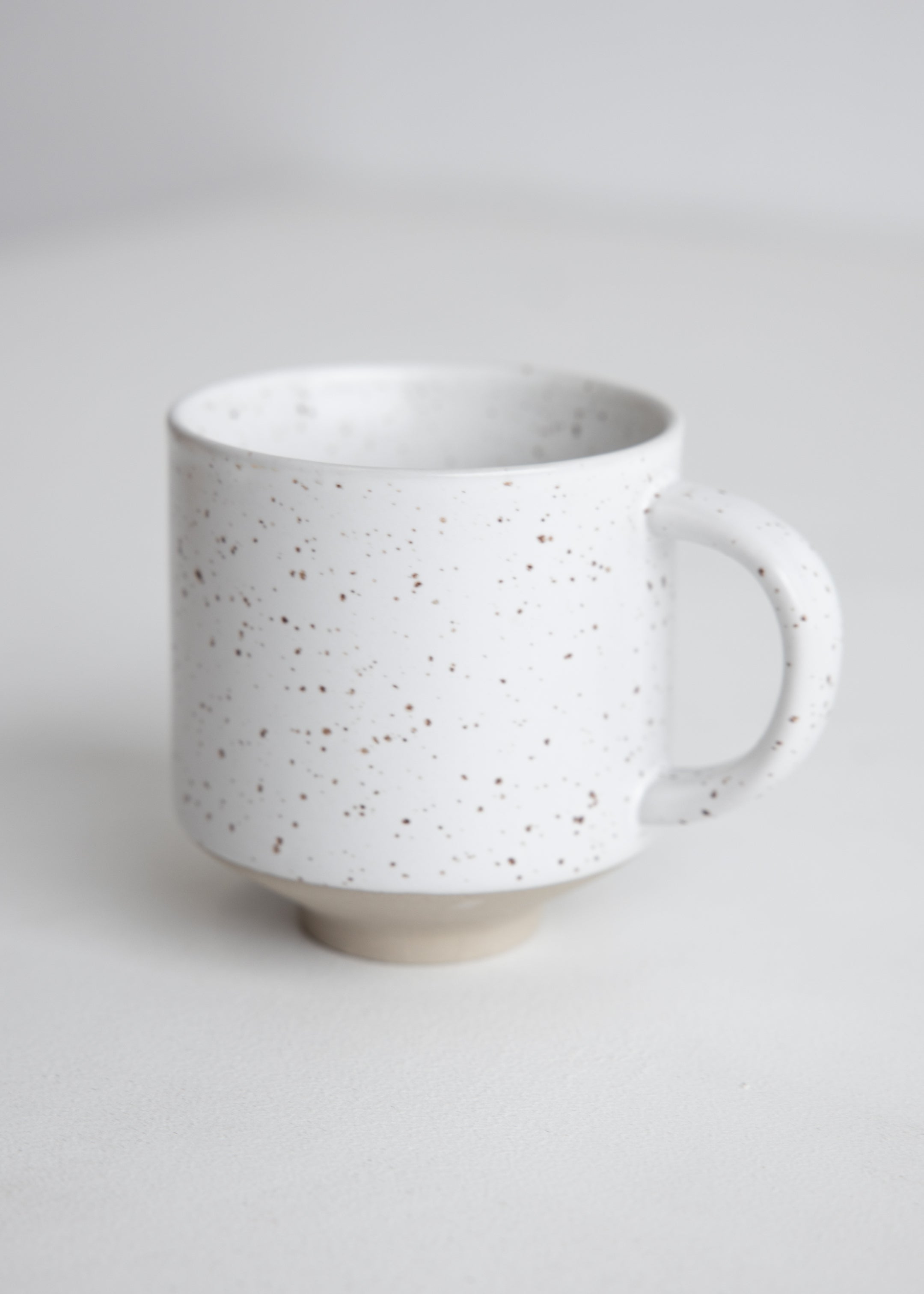 Hagi Cup / White Light Brown