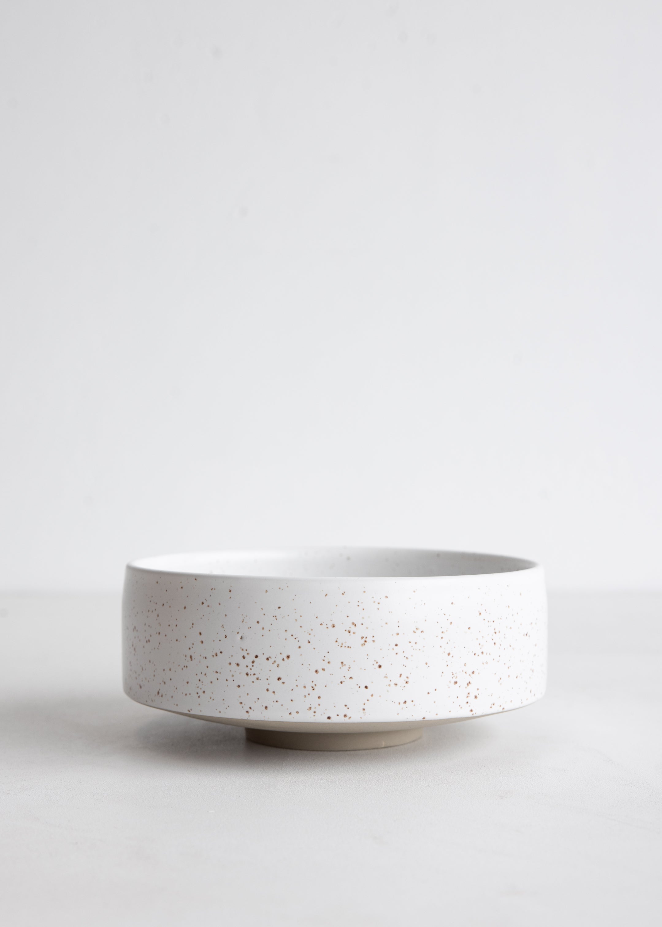 Hagi Bowl Large / White Light Brown