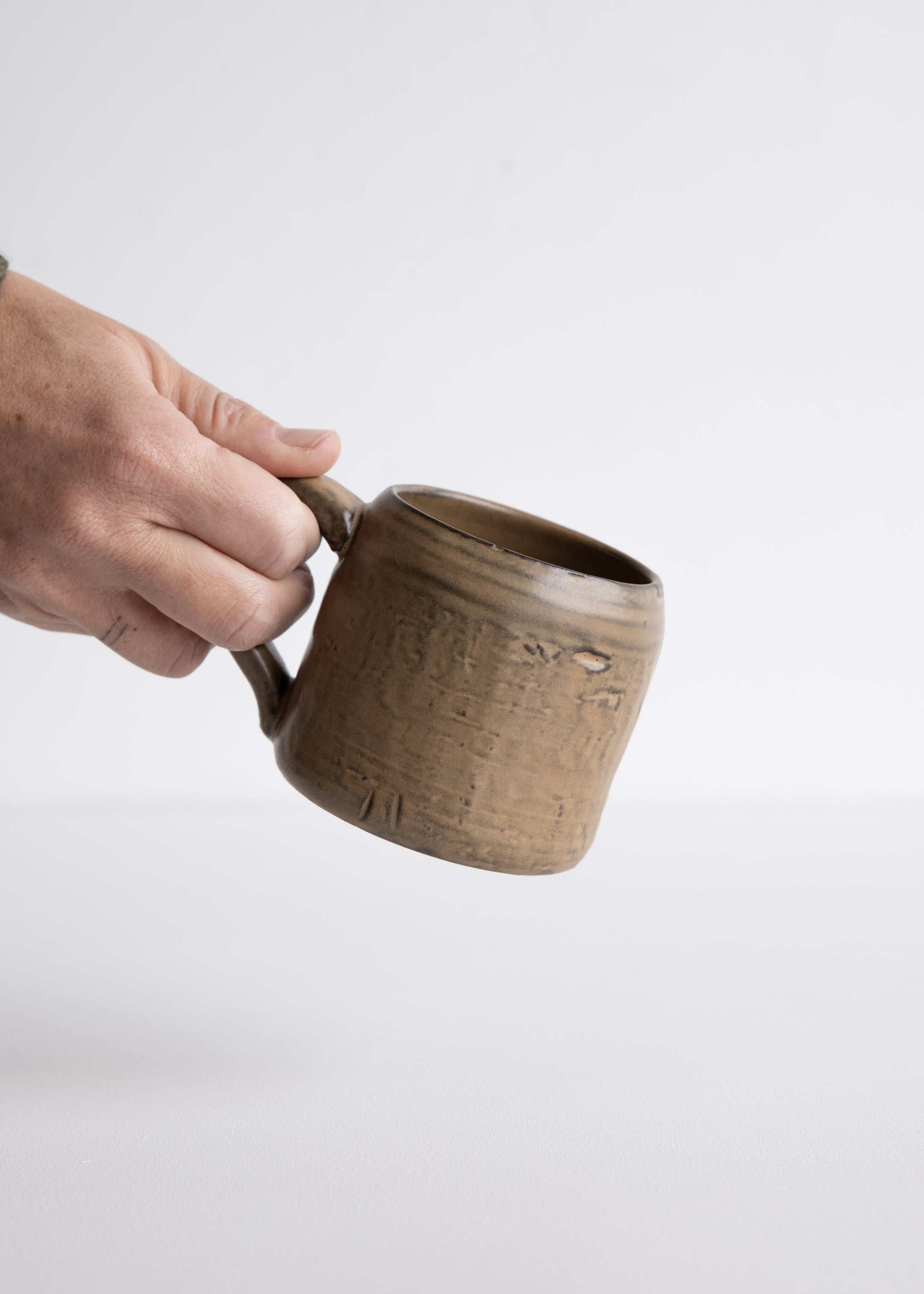 Stoneware Mug / Dark Powder
