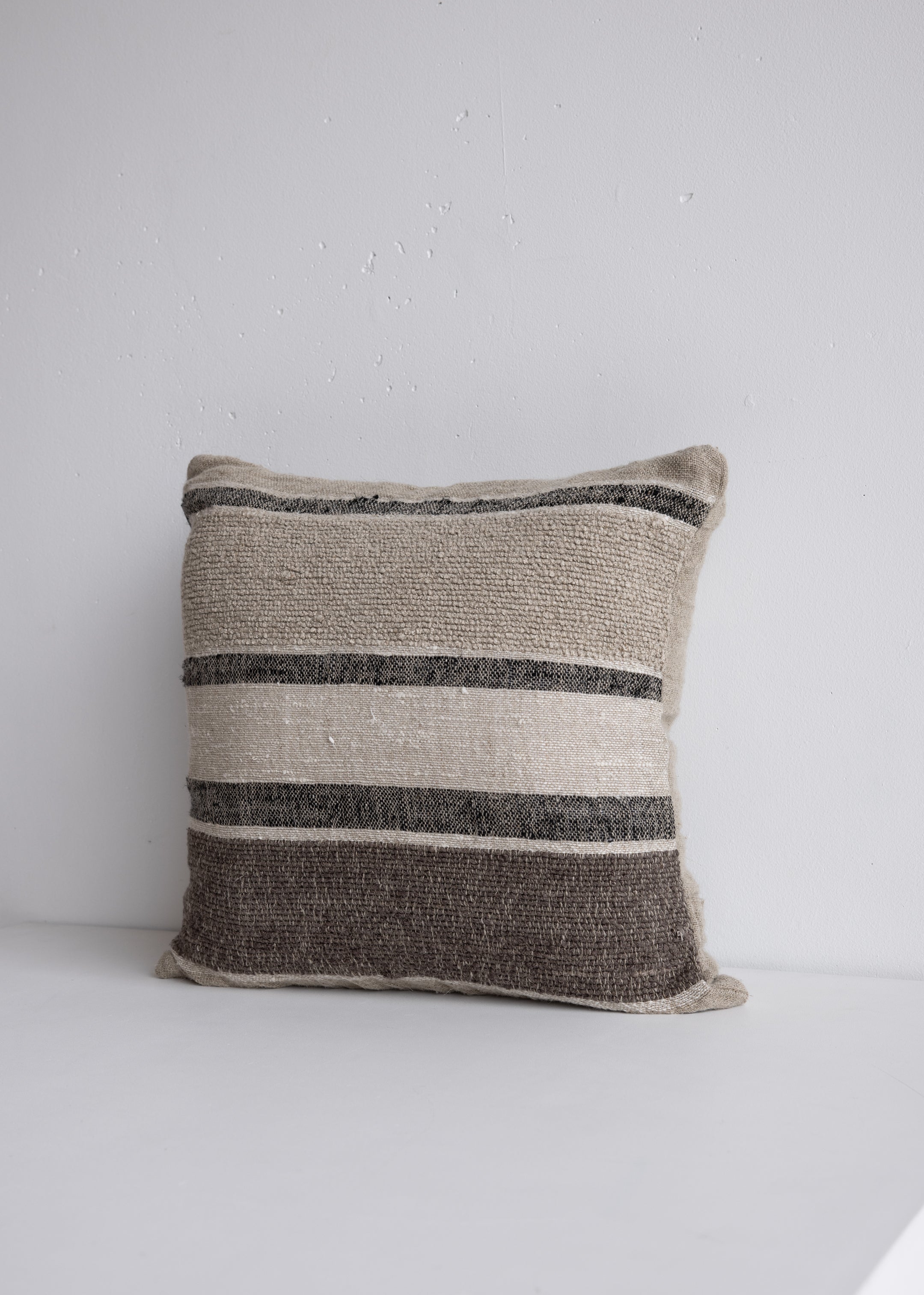 Cavalier Linen Cushion Cover / 50 x 50