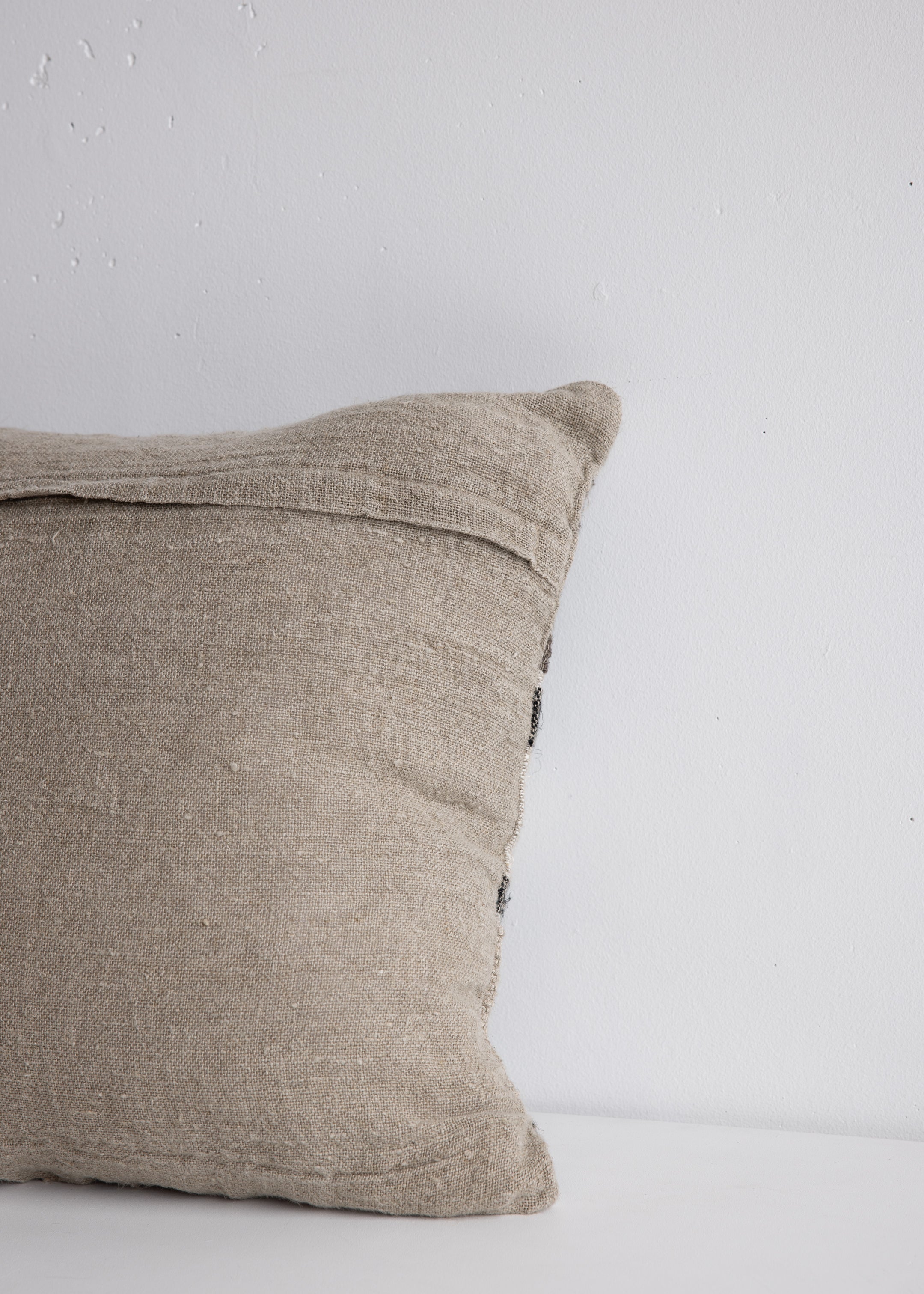 Cavalier Linen Cushion Cover / 50 x 50