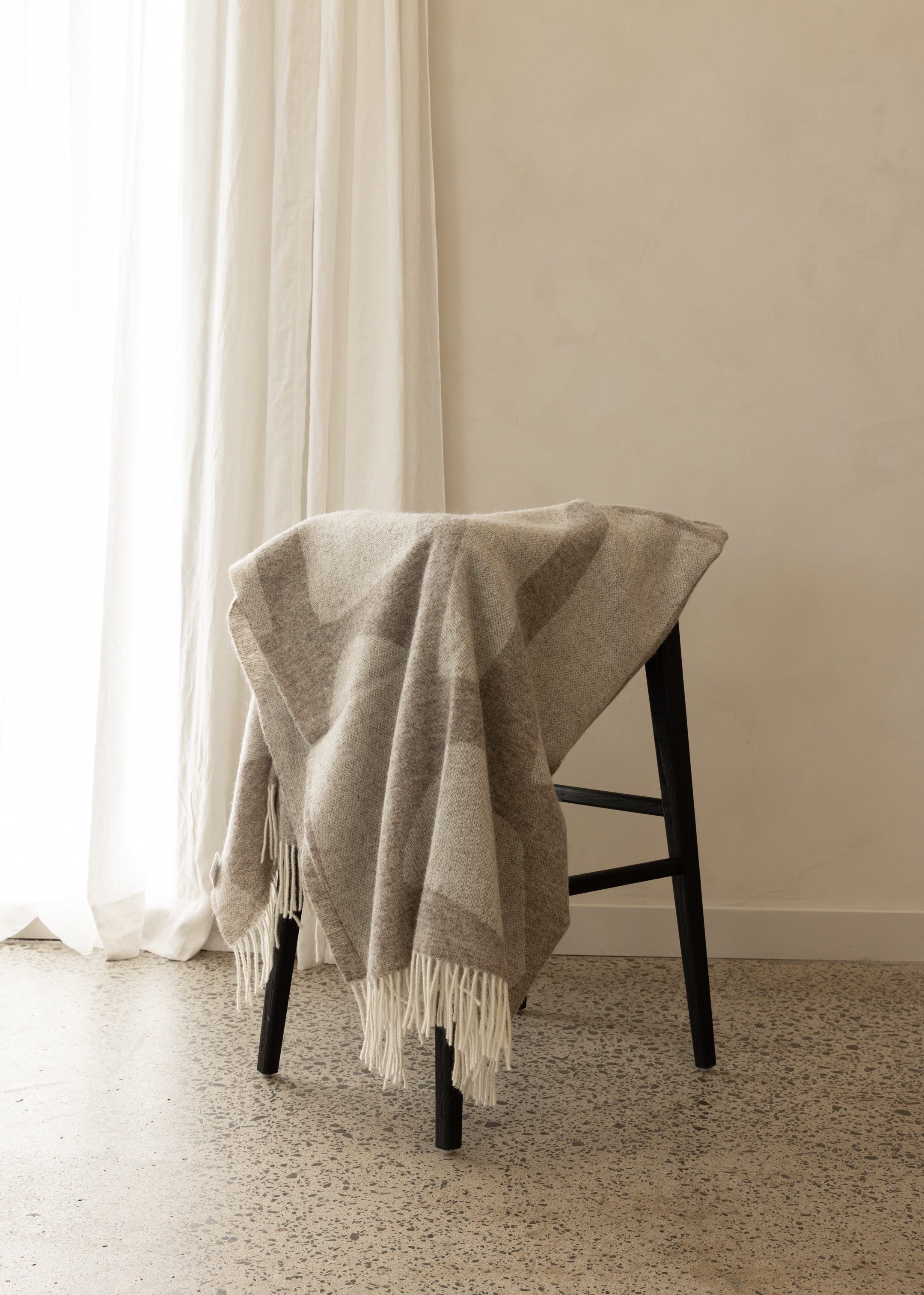 Flagstone Throw / Fawn