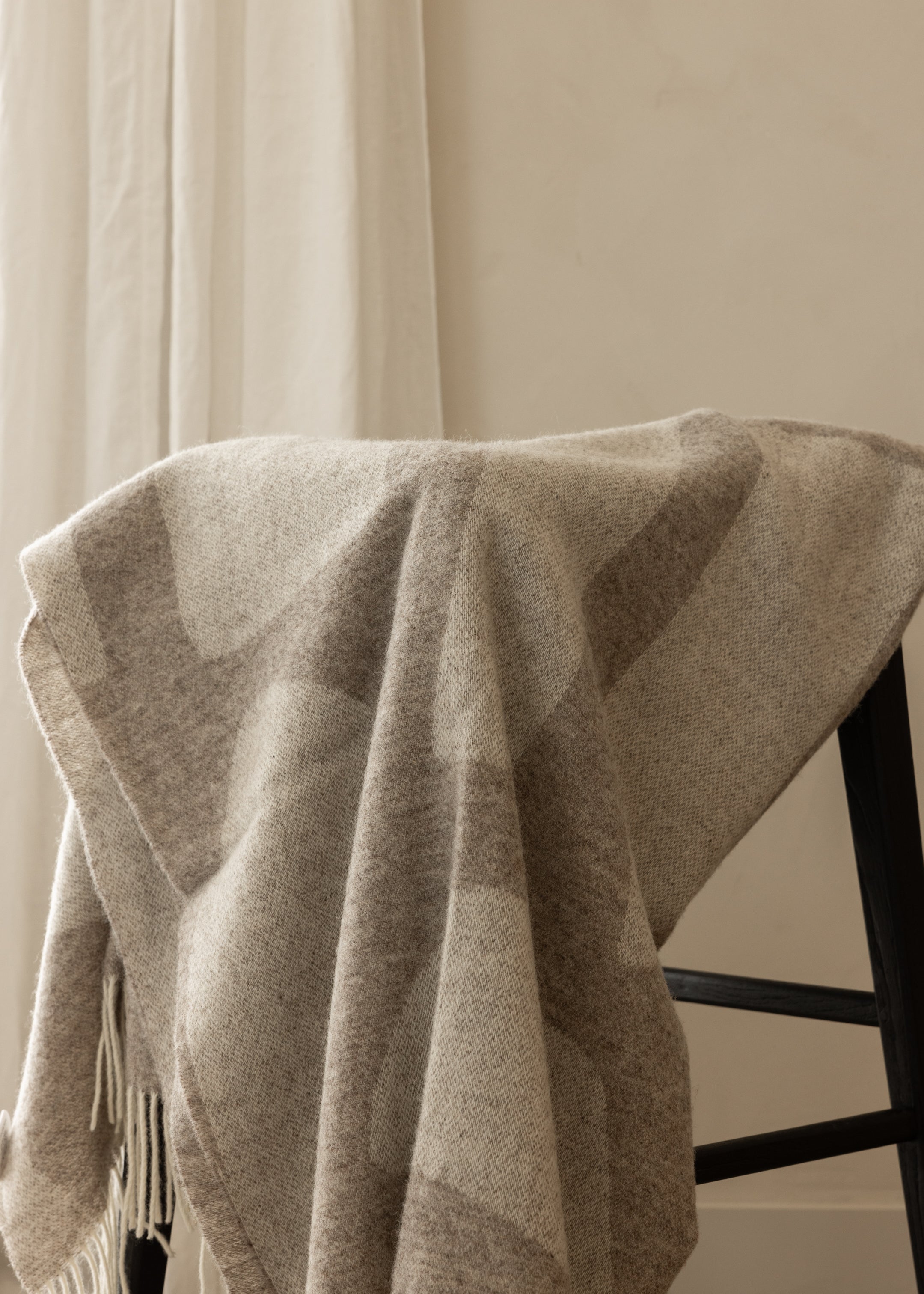 Flagstone Throw / Fawn