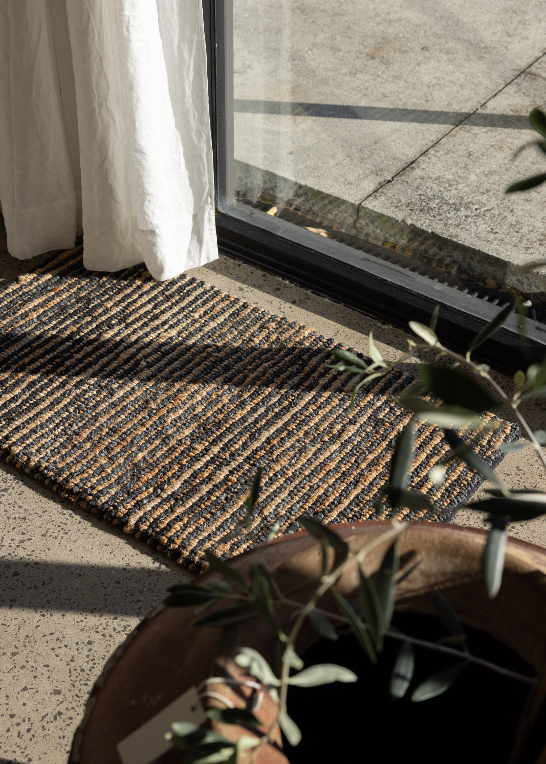 Lima Entrance Mat / Charcoal