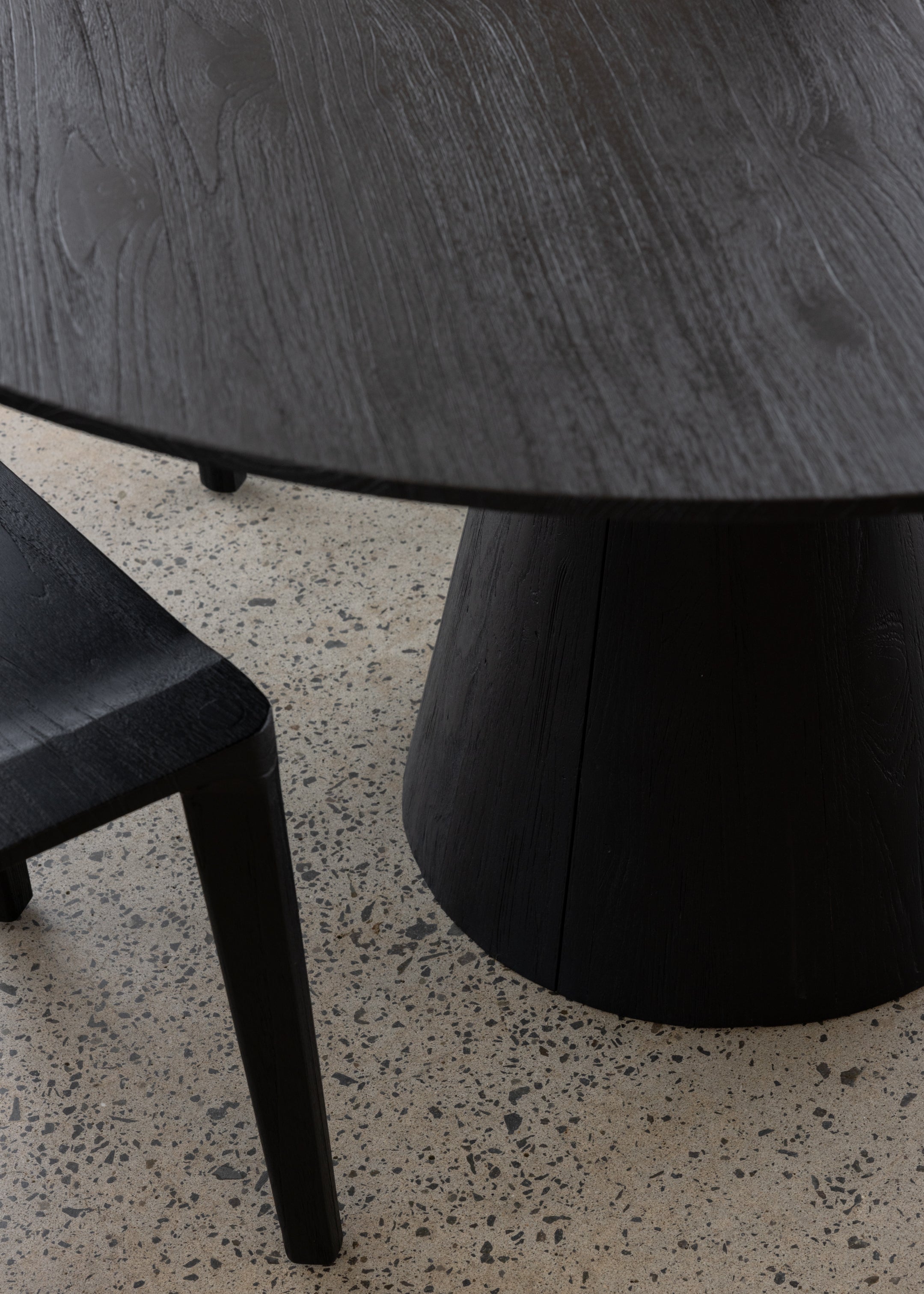 Tiram Dining Table / Black