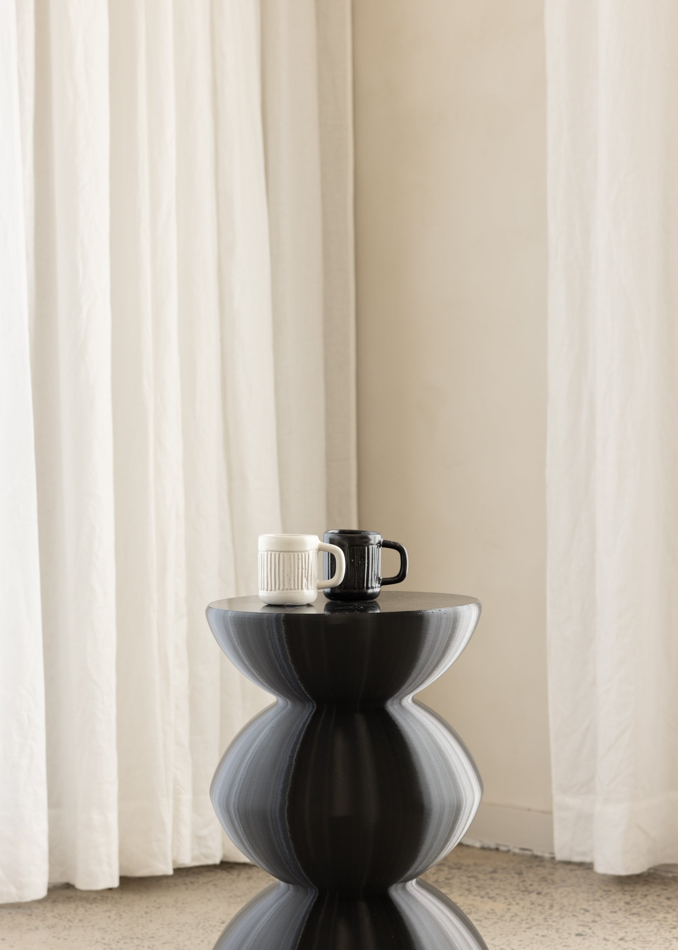 Bubble Side Table / Black Gloss