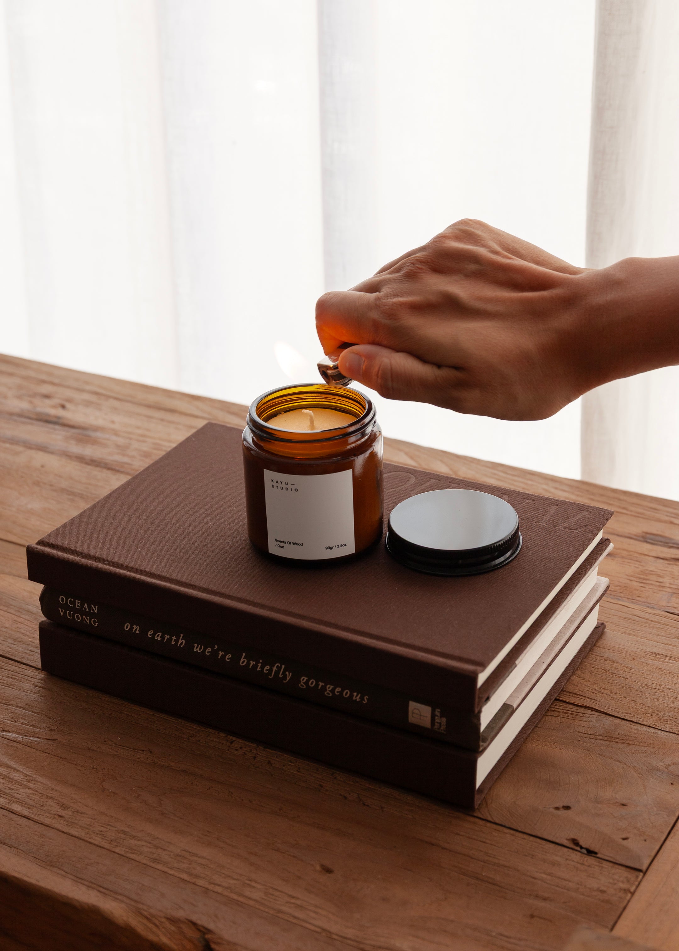 Kayu Signature Scented Candle 90g / Oud