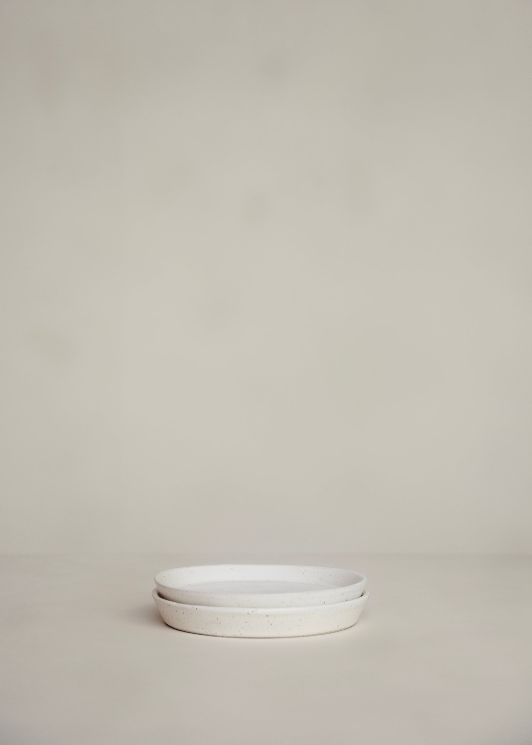 Kirana Plate / Speckled White