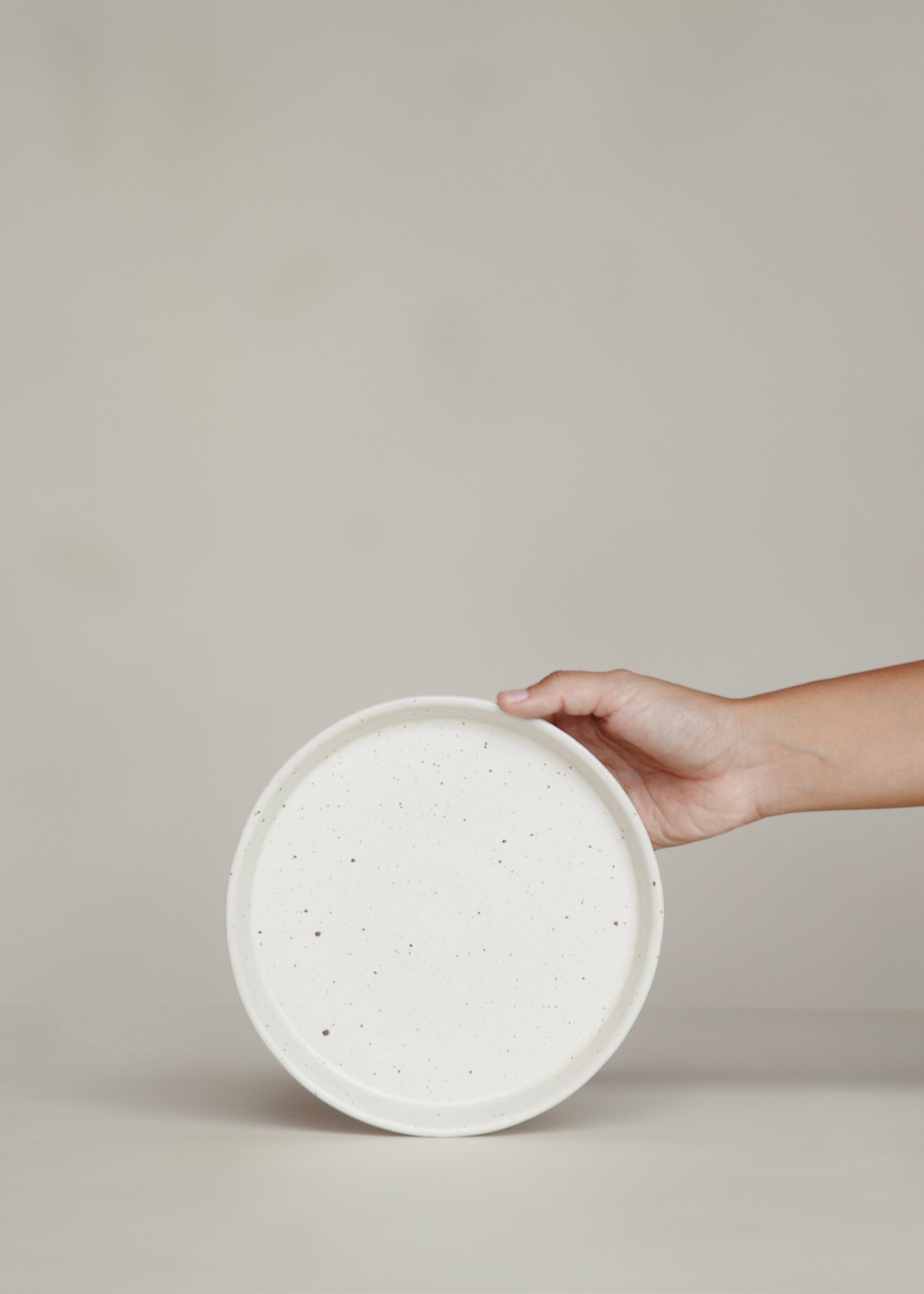 Kirana Plate / Speckled White