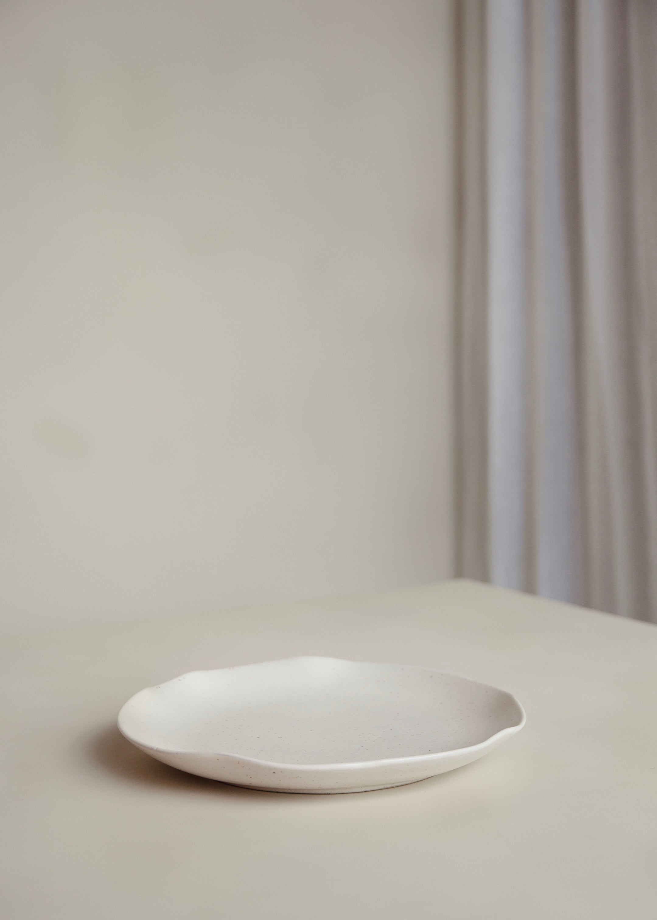 Biyung Plate 30cm / Speckled White