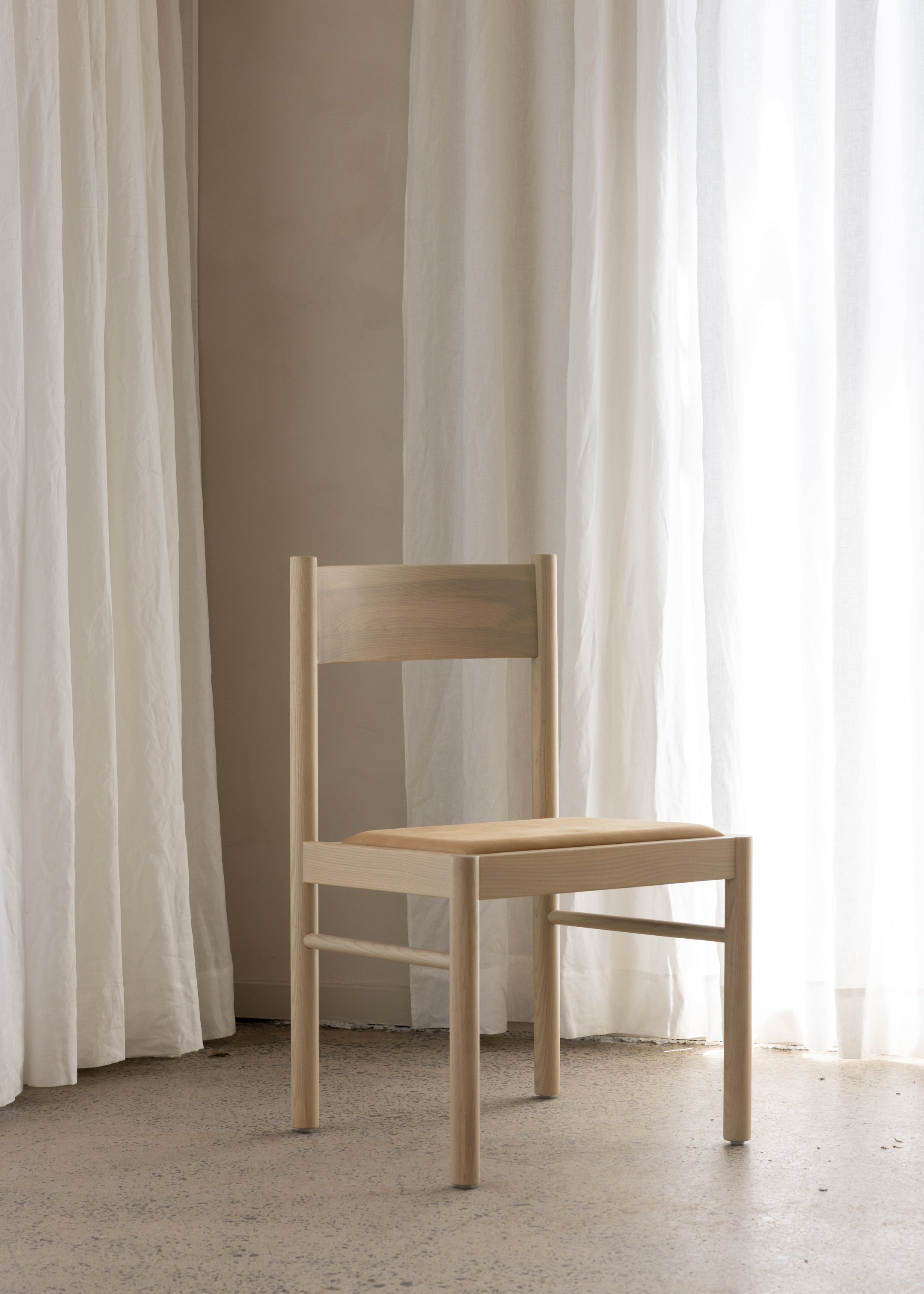 Misses Dining Chair / Leather / Latte