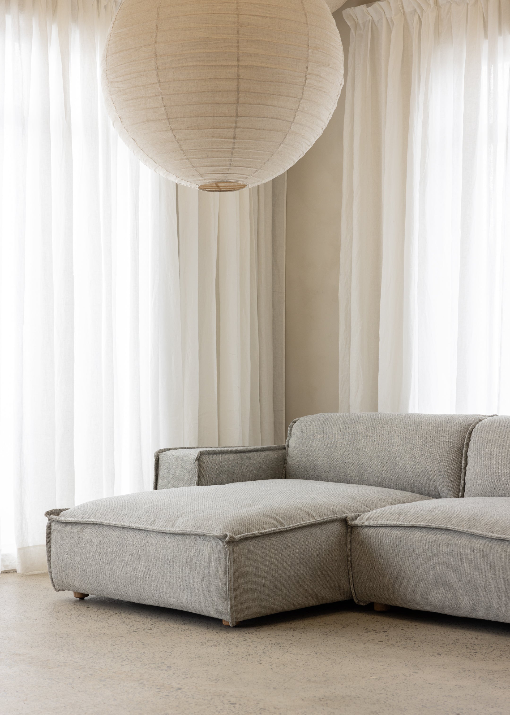 Brownsville L Sofa Right With Armrests / Santa Monica Smooth Grey