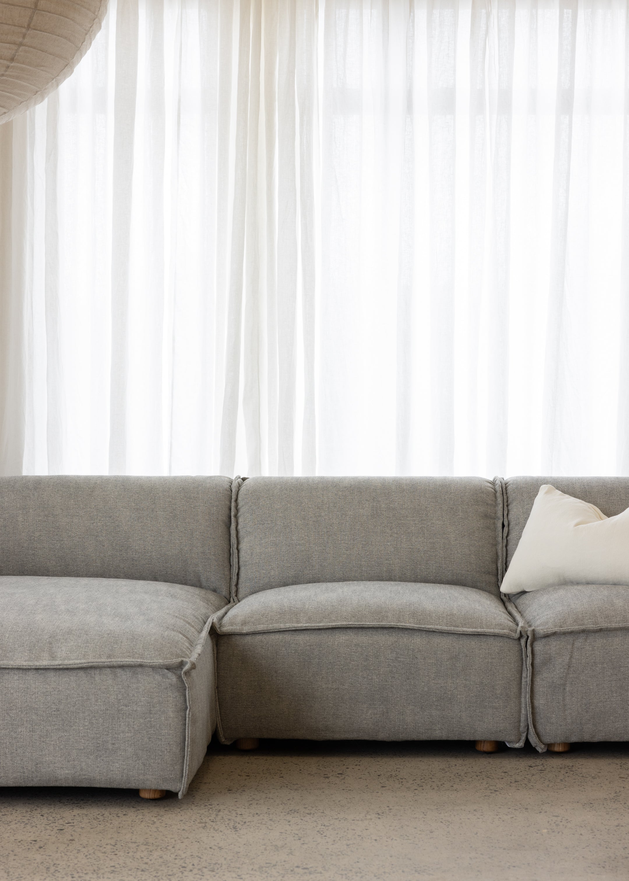 Brownsville L Sofa Right With Armrests / Santa Monica Smooth Grey