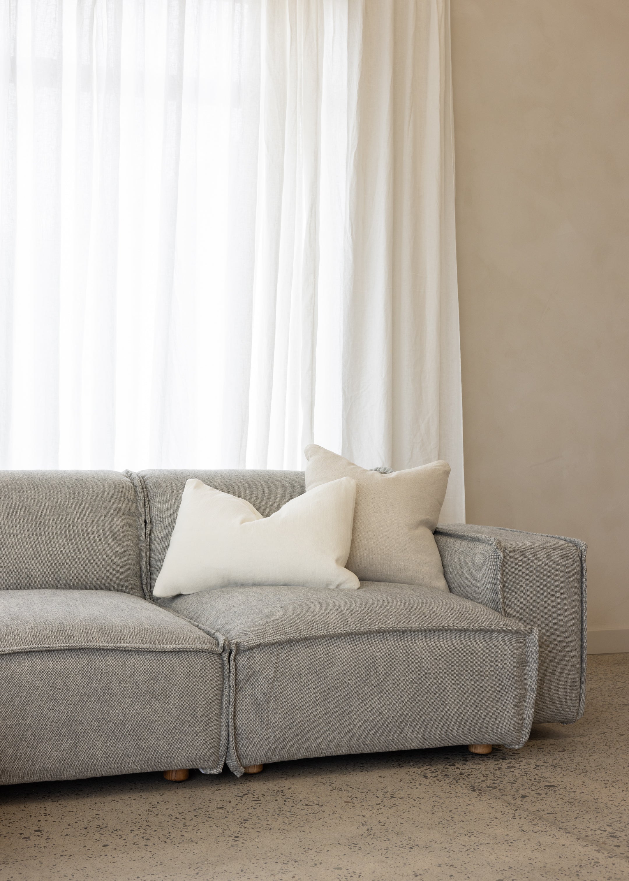 Brownsville L Sofa Right With Armrests / Santa Monica Smooth Grey