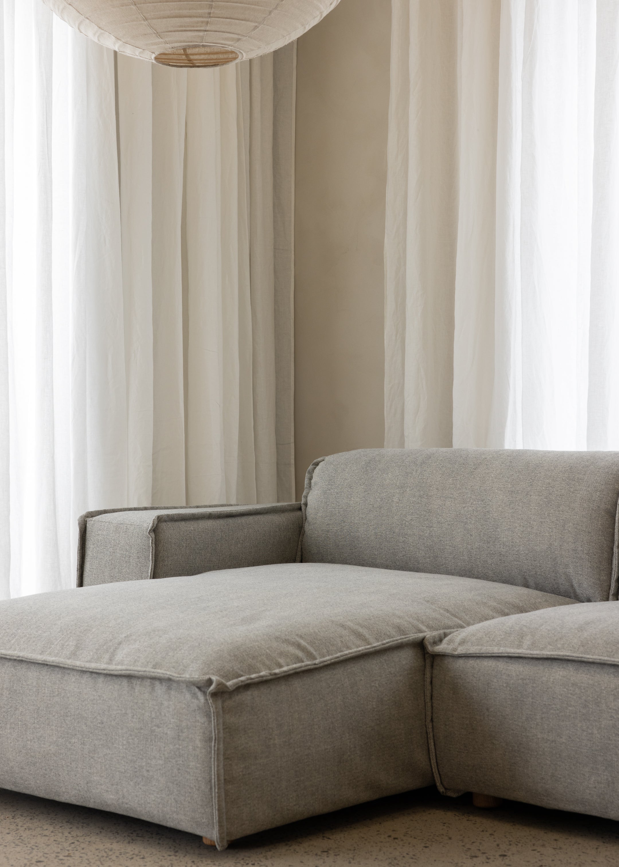 Brownsville L Sofa Right With Armrests / Santa Monica Smooth Grey