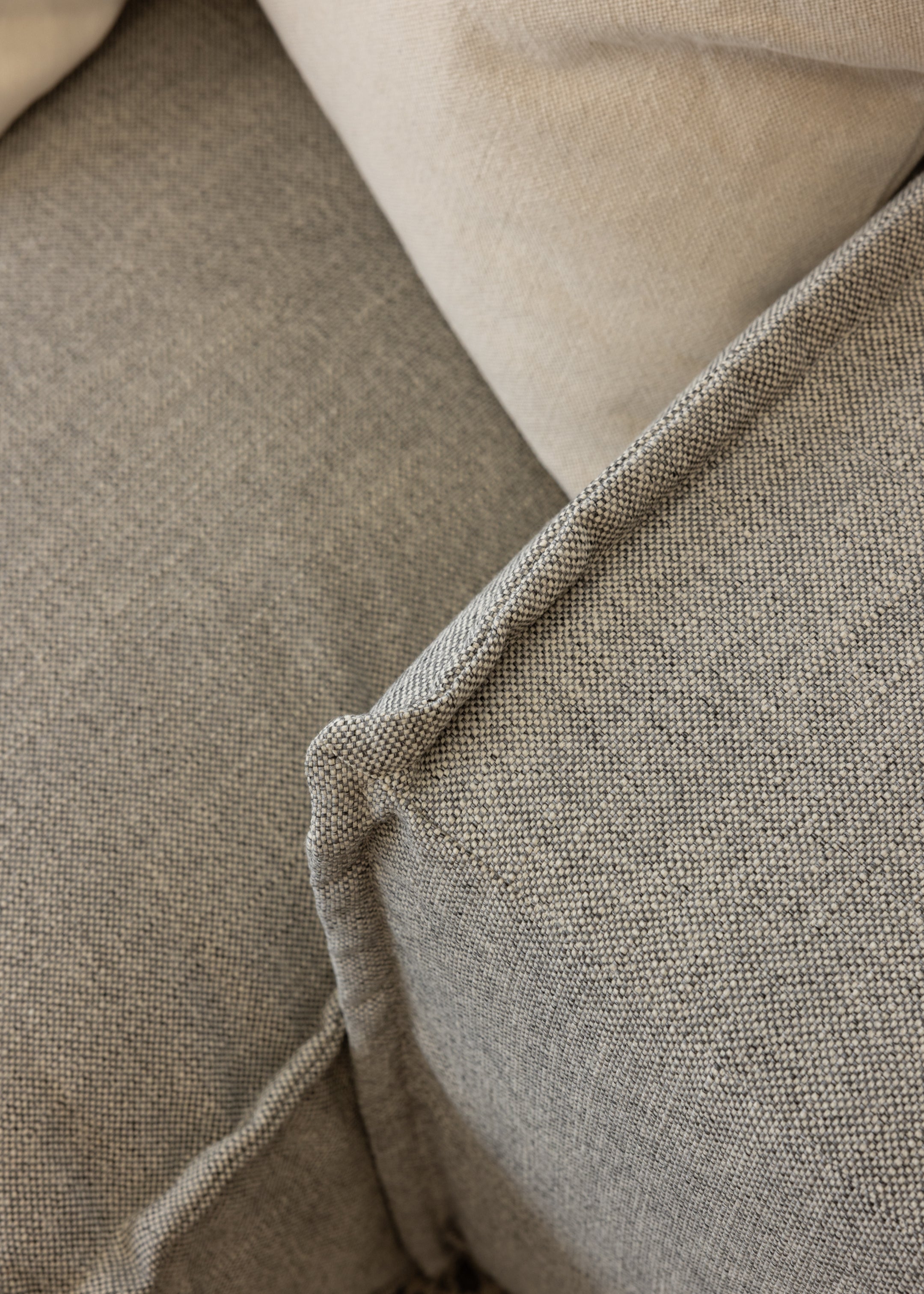 Brownsville L Sofa Right With Armrests / Santa Monica Smooth Grey