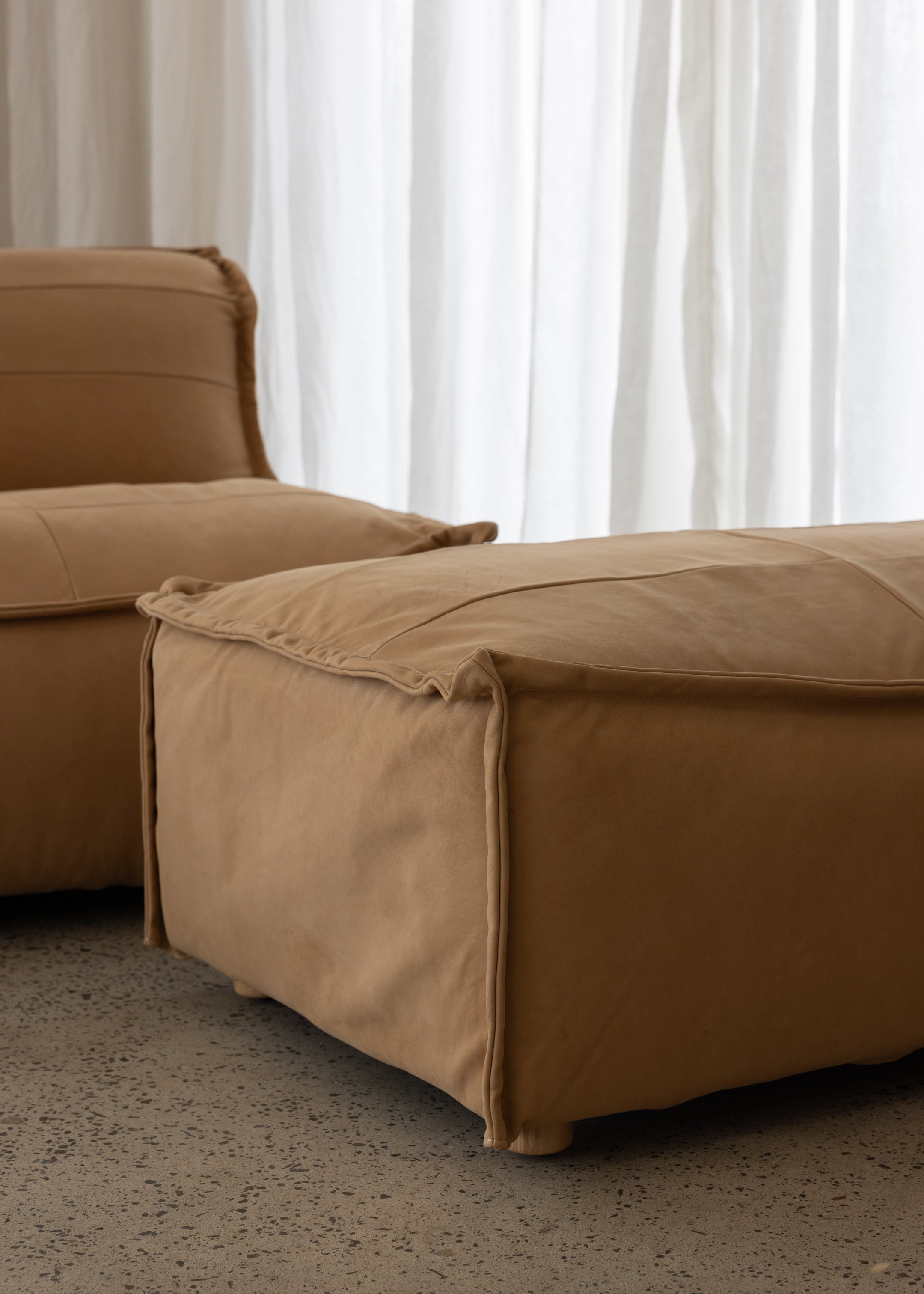 Homecrest Single Seat / Leather / Latte