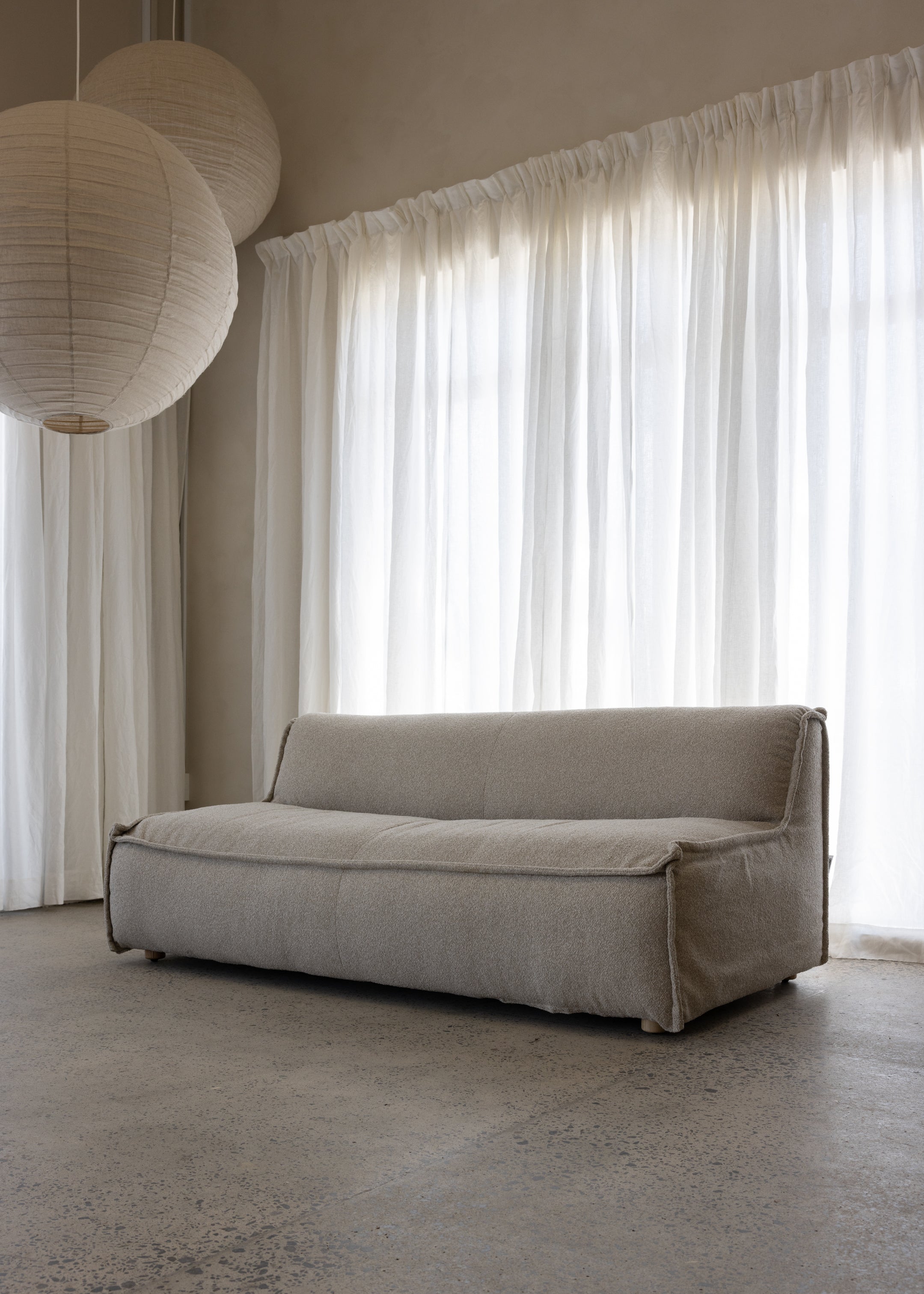 Homecrest Sofa / Boucle / Natural