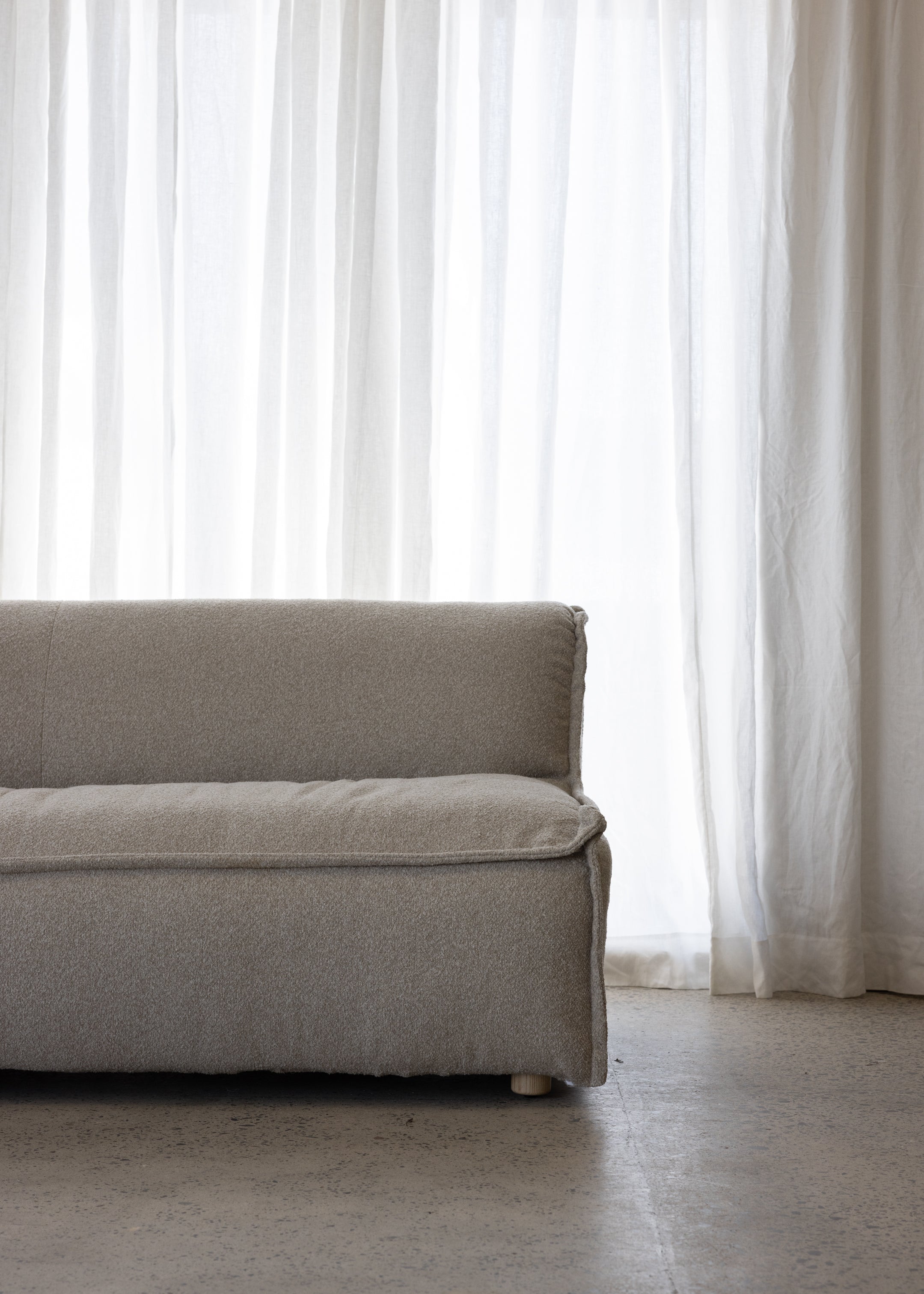 Homecrest Sofa / Boucle / Natural
