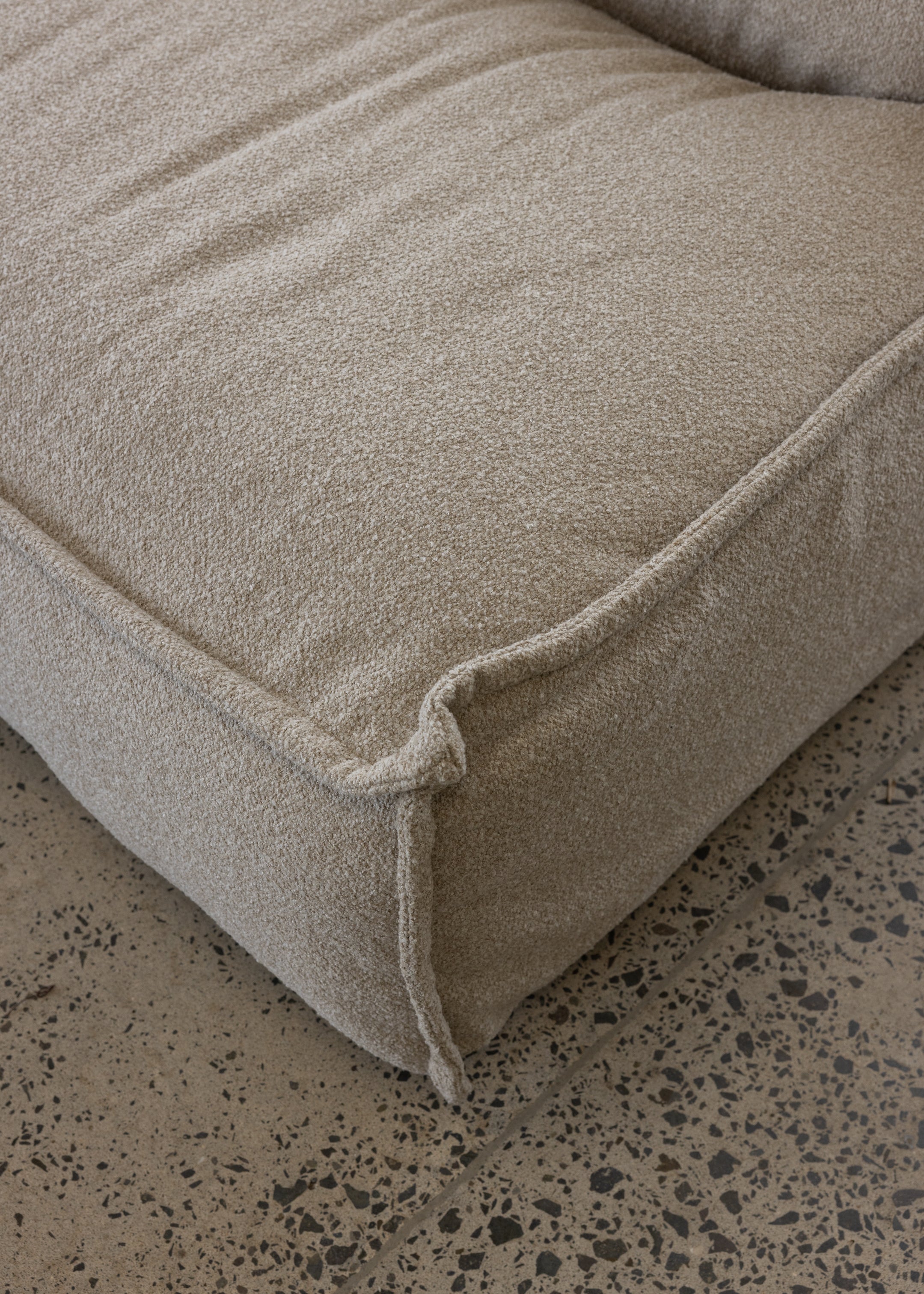 Homecrest Sofa / Boucle / Natural
