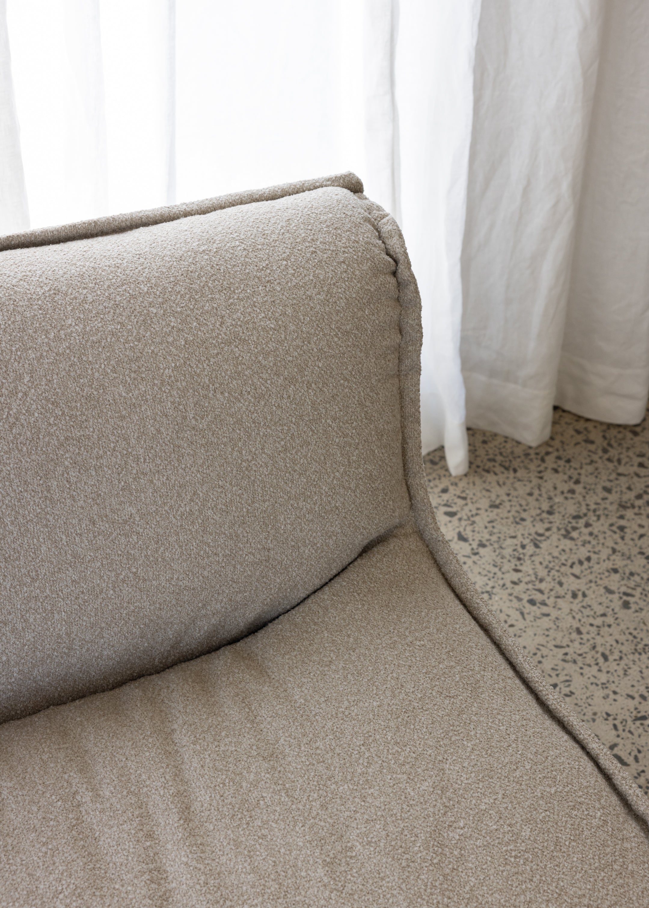 Homecrest Sofa / Boucle / Natural