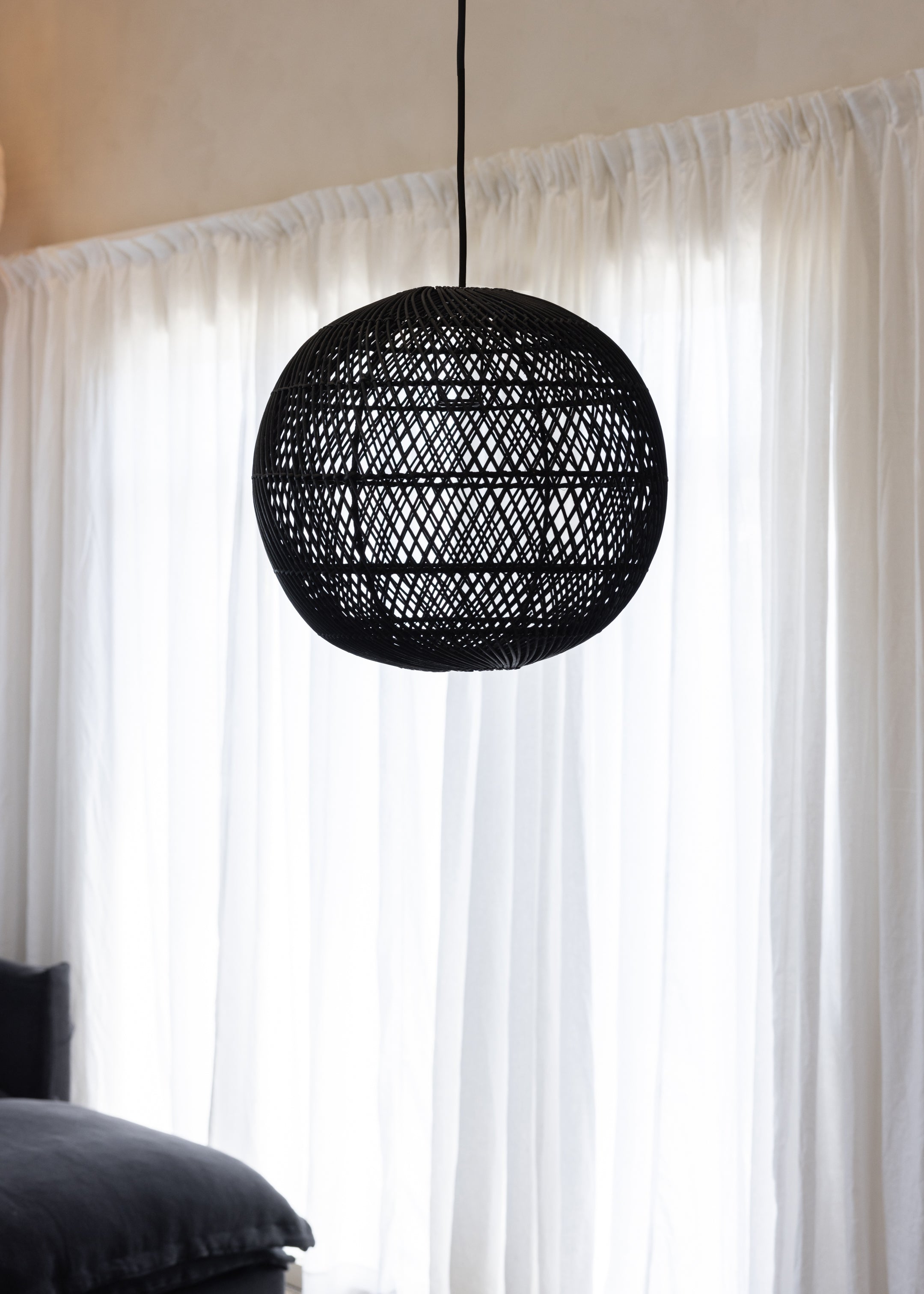 Globe Pendant / Black