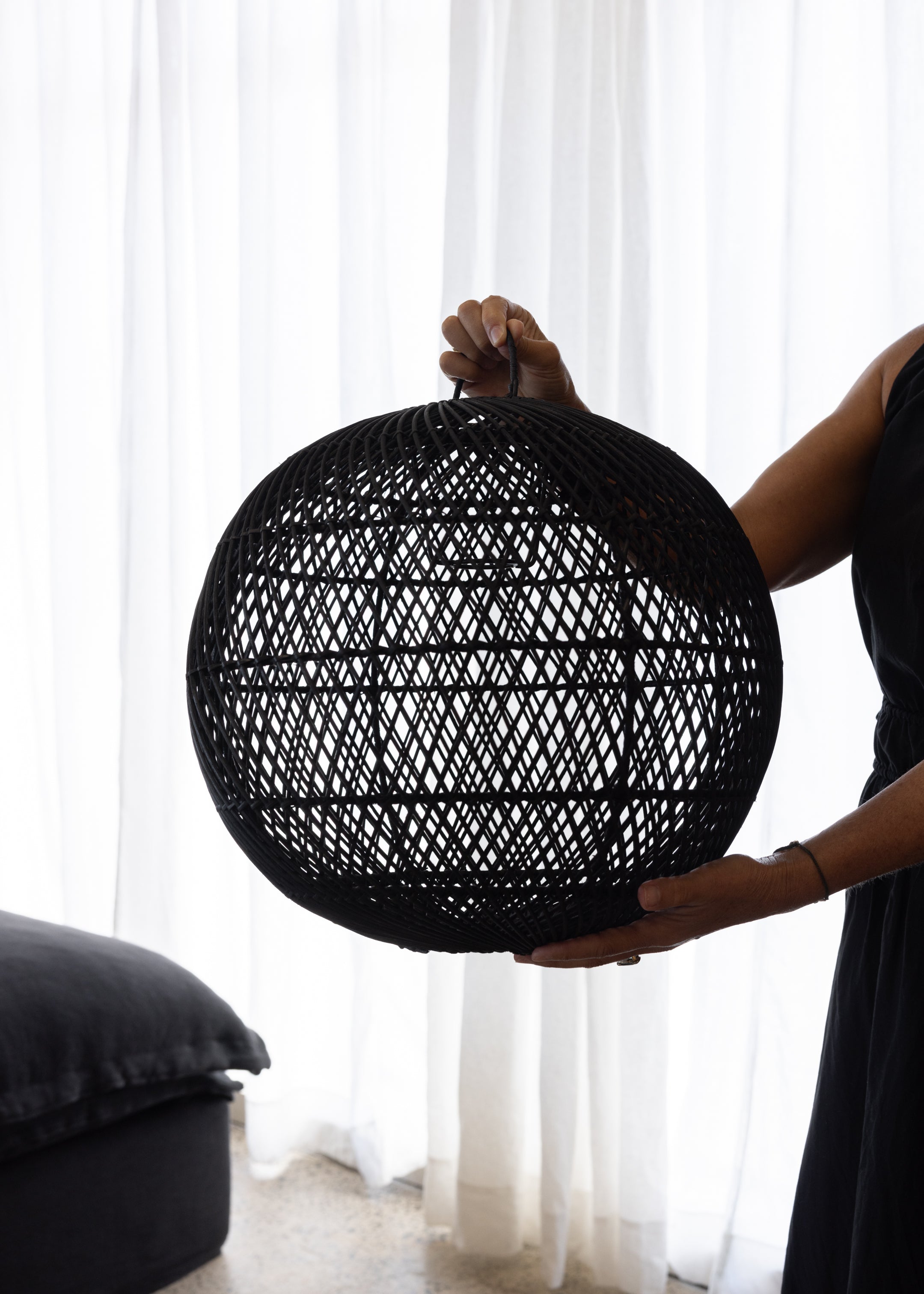 Globe Pendant / Black