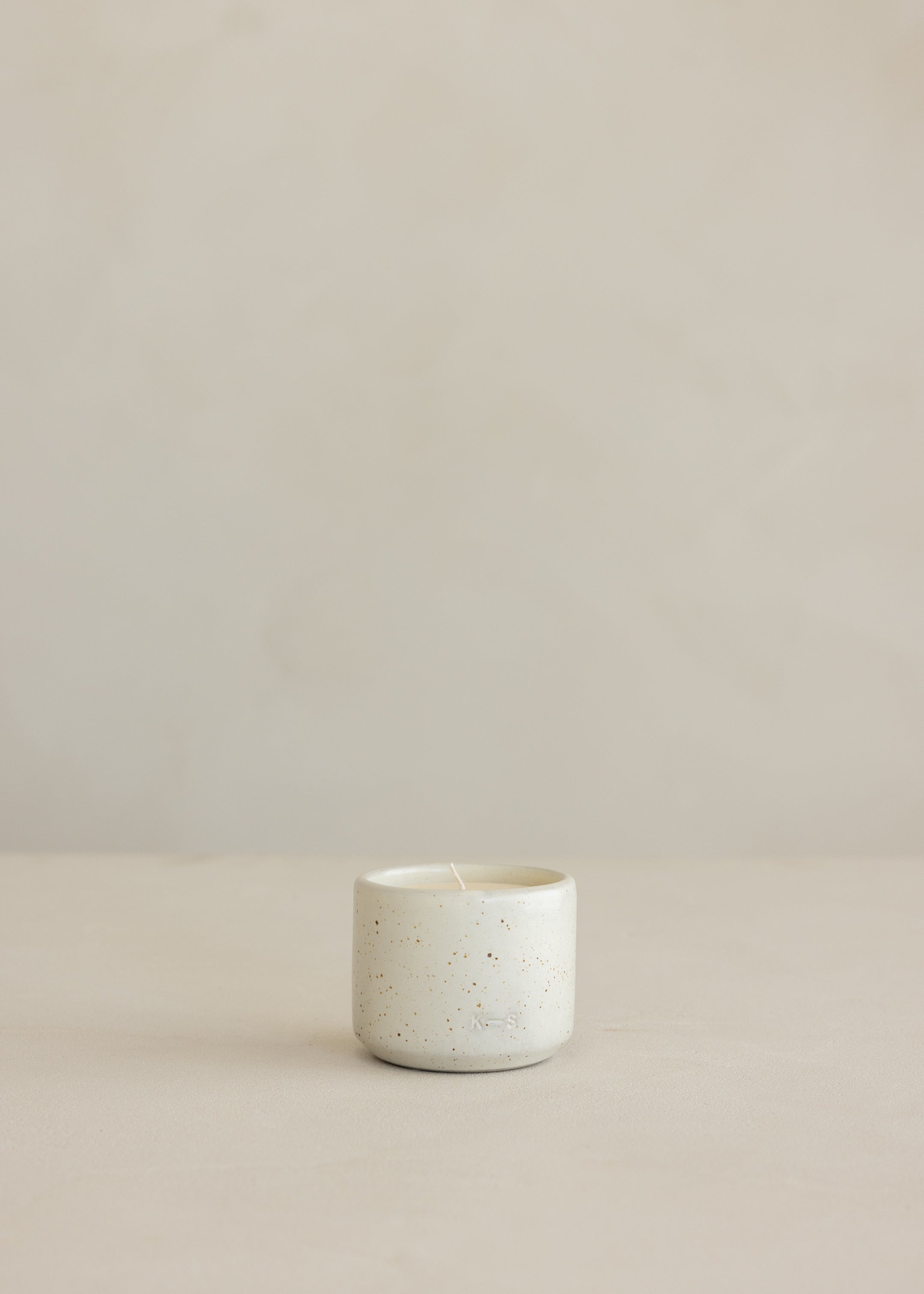 Hand-Poured Natural Wax Scented Candle / Oud / Speckled White