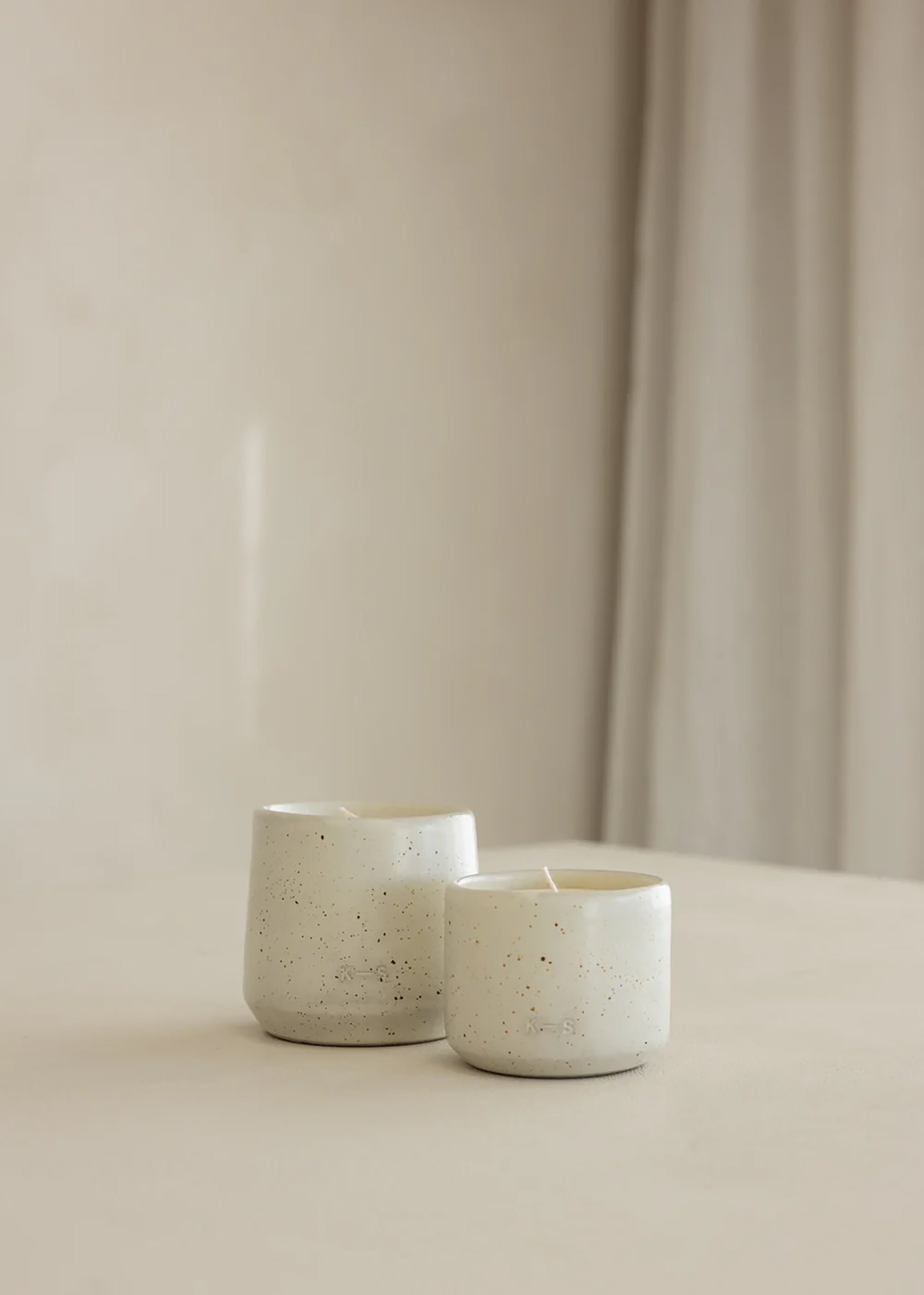 Hand-poured Natural Wax Scented Candle / Sandalwood / Speckled White