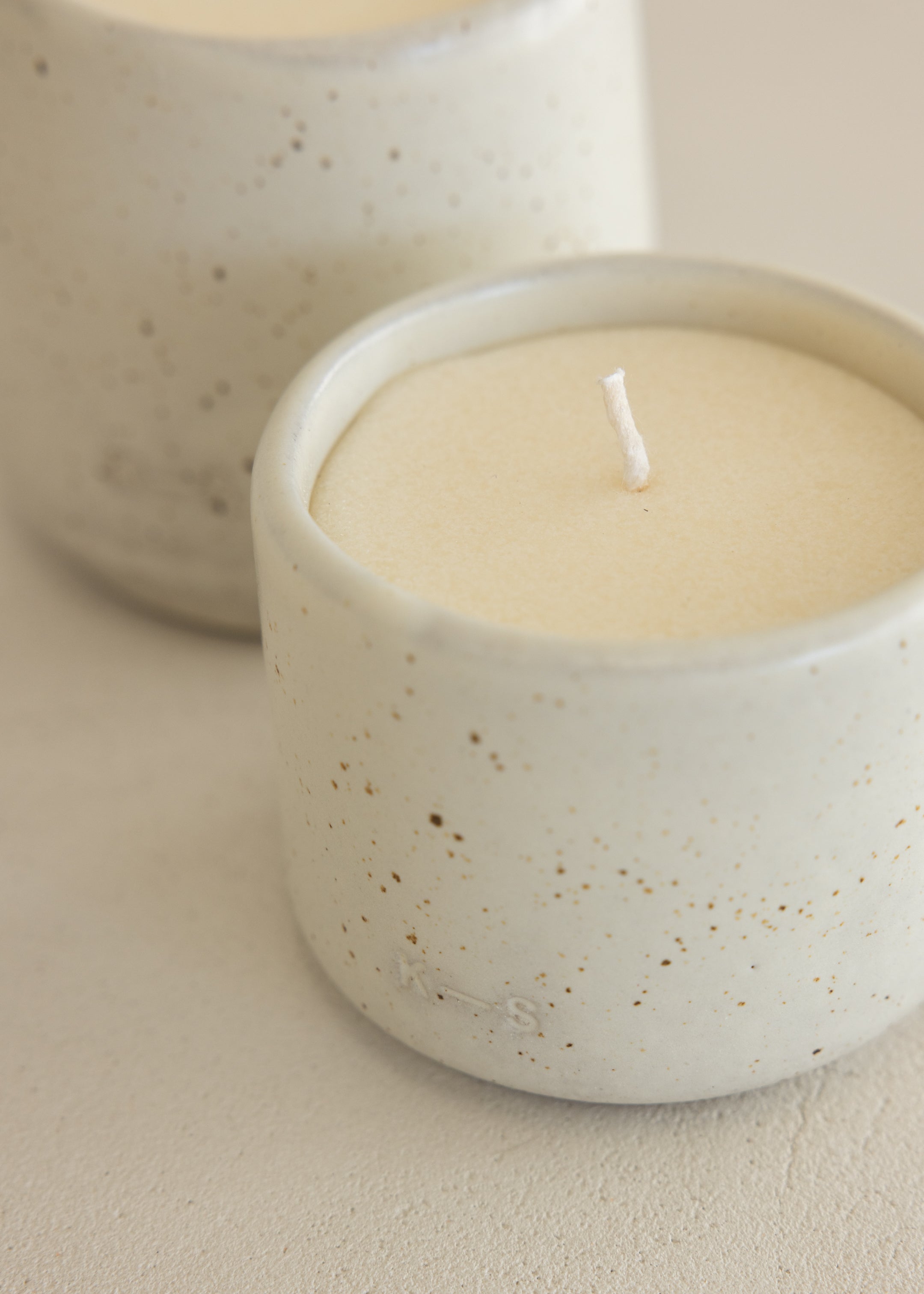 Hand-Poured Natural Wax Scented Candle / Oud / Speckled White